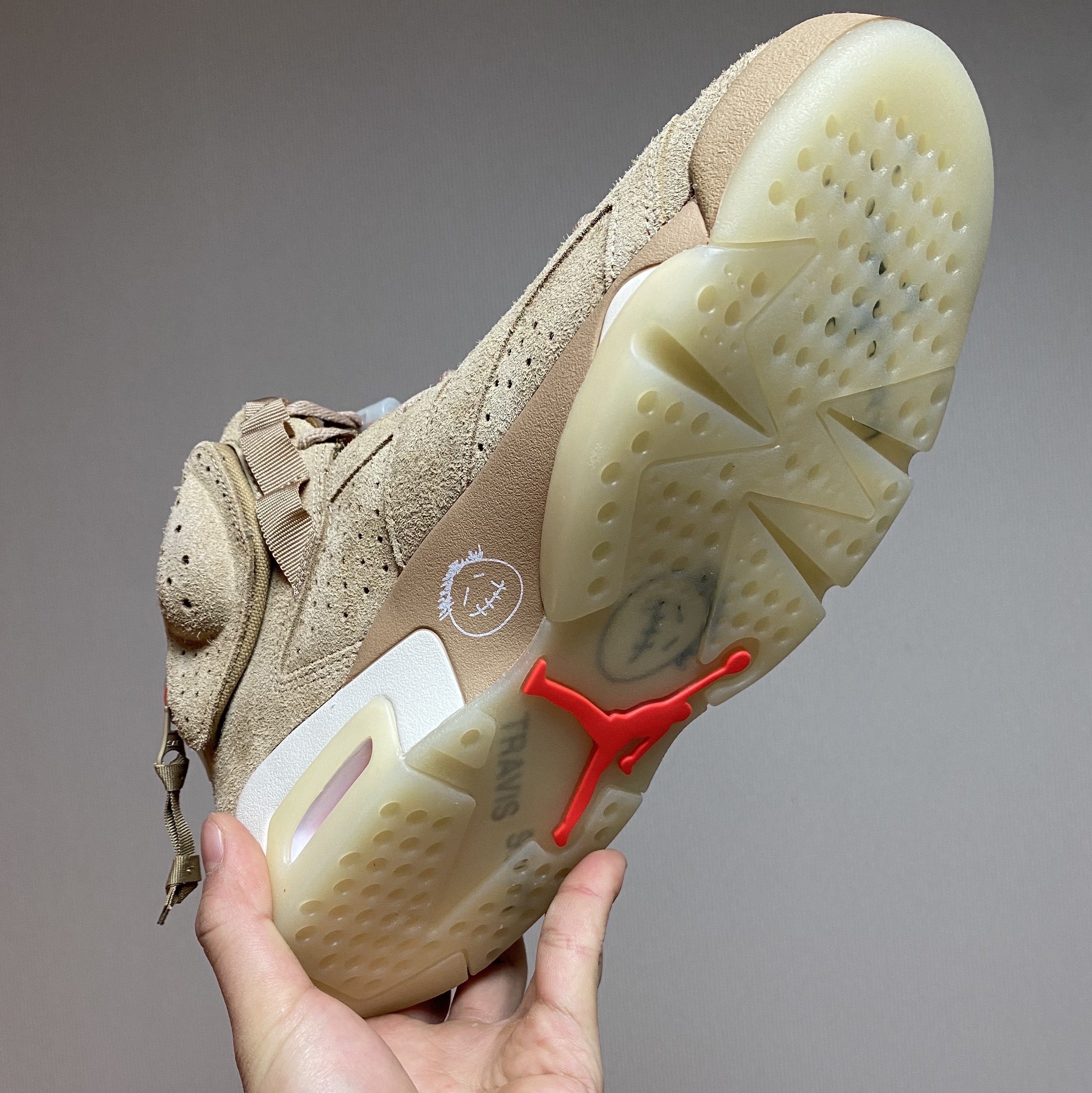 Jordan 6 x Travis Scott Retro SP British Khaki 착용 스타일 - 4