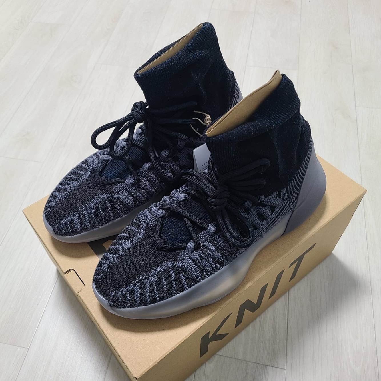 Adidas Yeezy BSKTBL Knit Slate Blue 착용 스타일 - 4