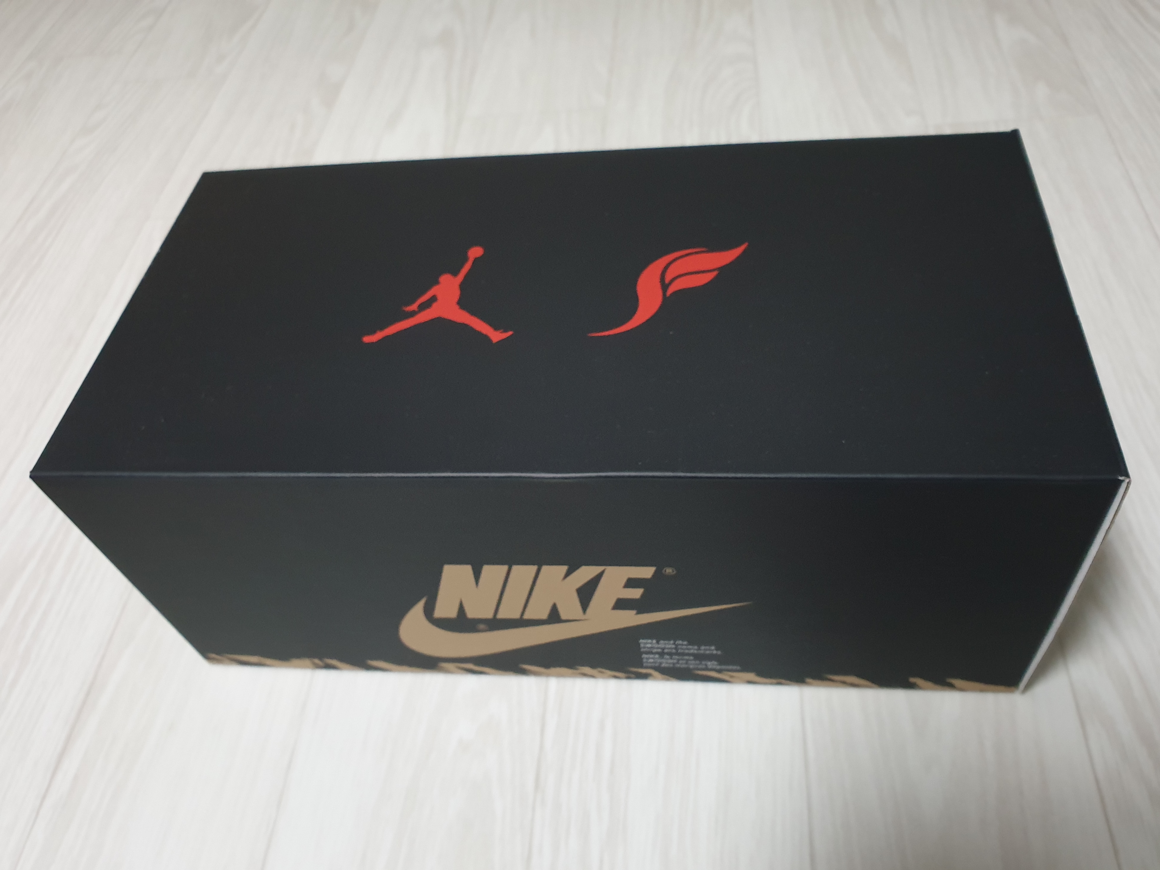 Jordan x SoleFly LS Slide SP Black and Sport Red 착용 스타일 - 2