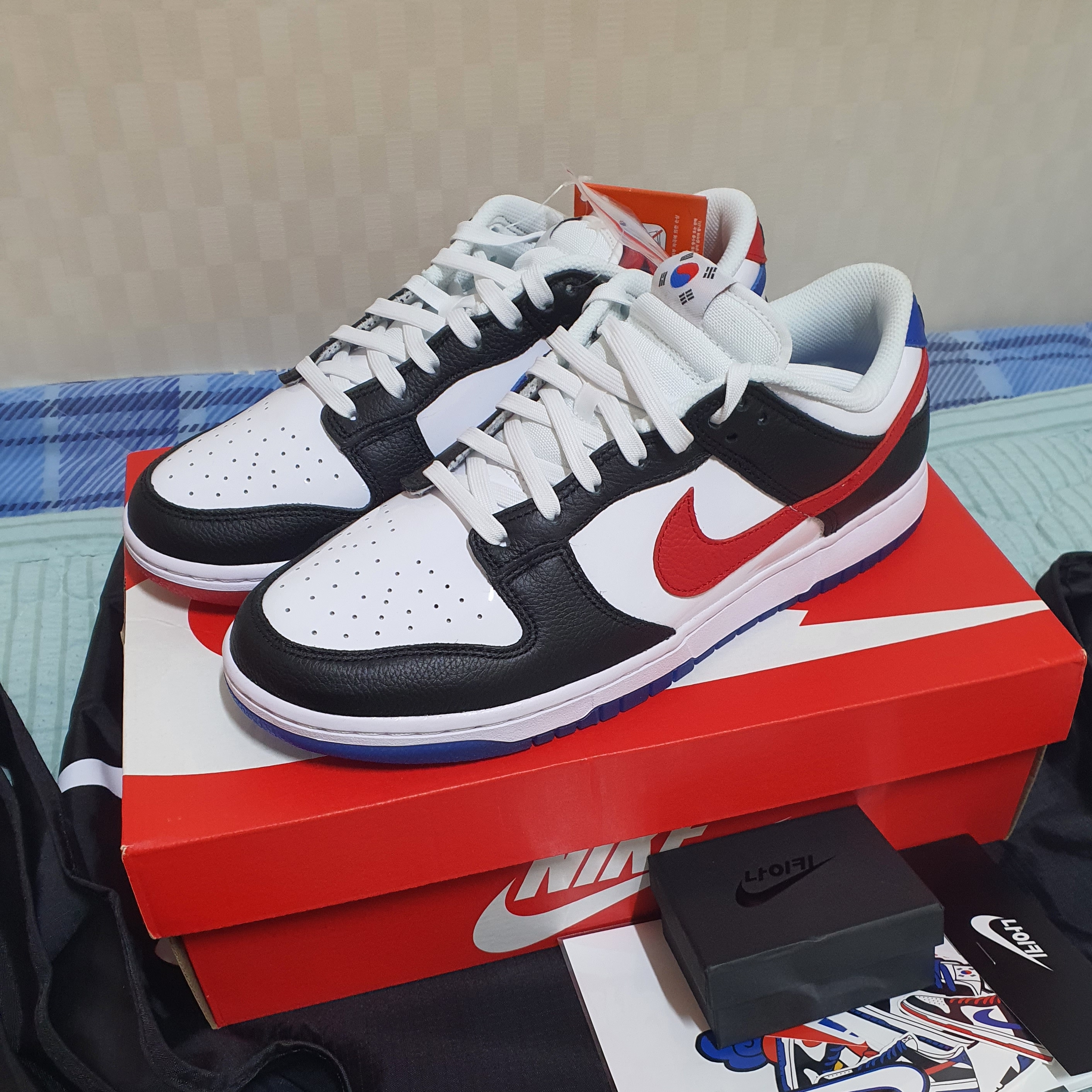 Nike Dunk Low SE Seoul (With Special Gift) 착용 스타일