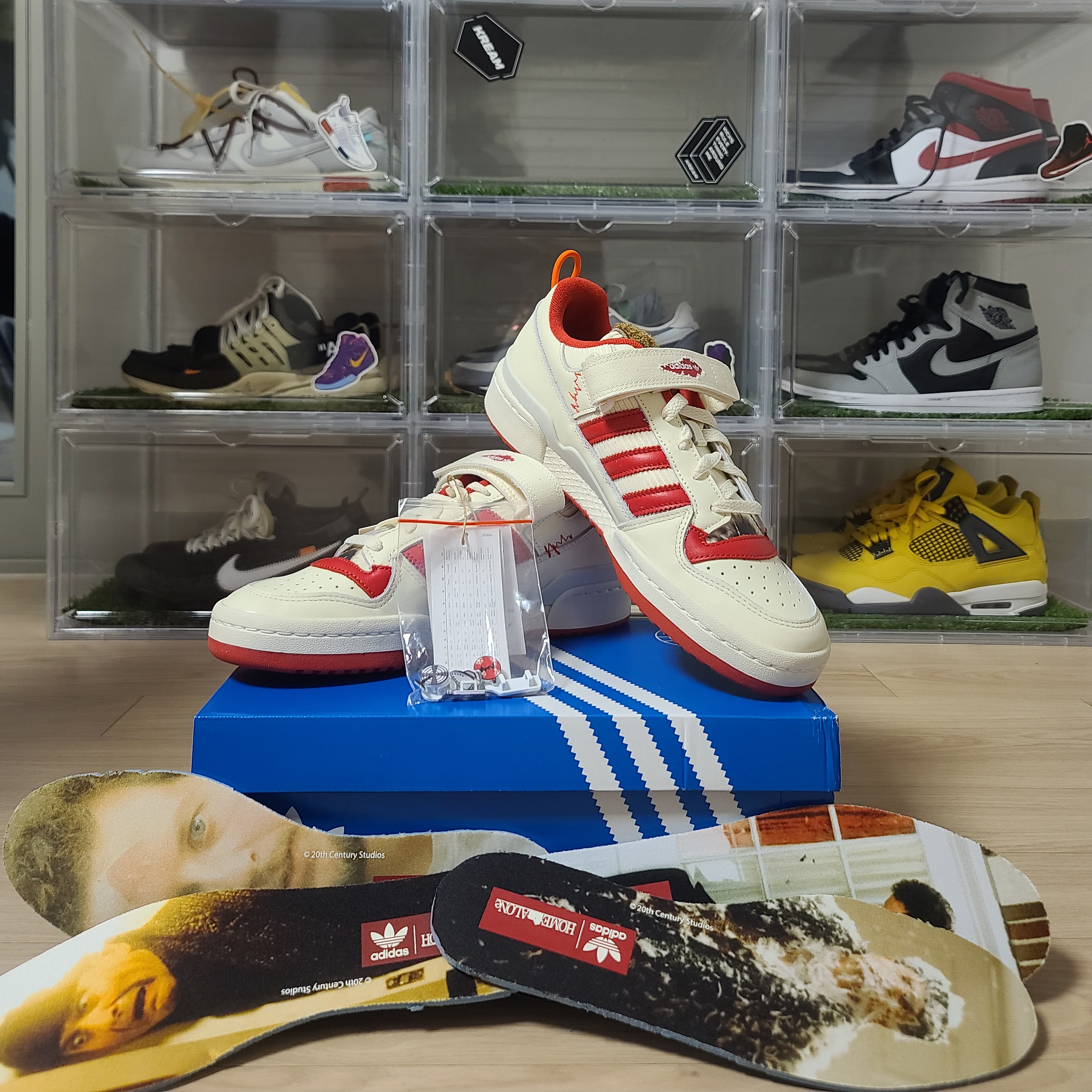 Adidas Forum Low Home Alone, Jordan 1 Mid Gym Red Black White 착용 스타일