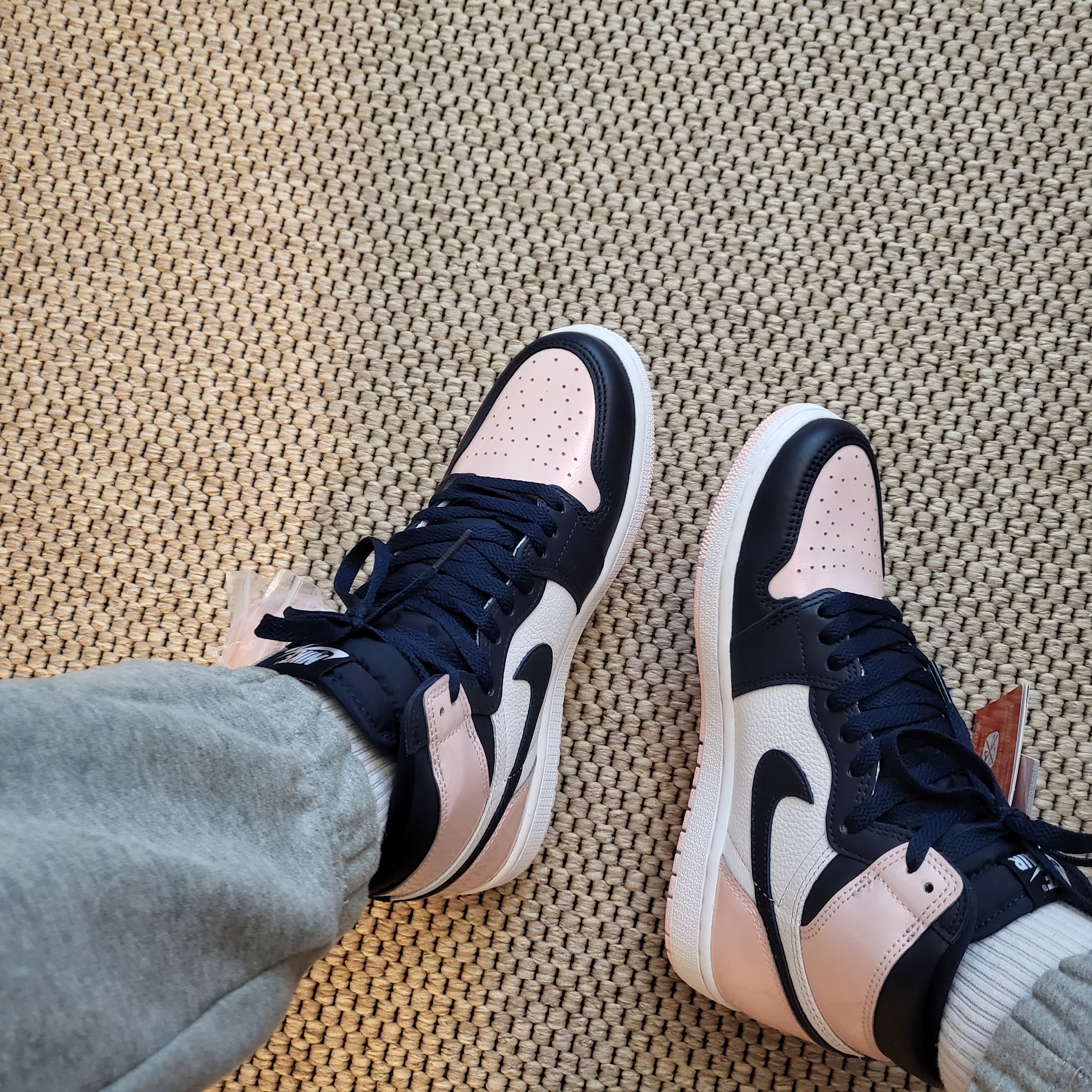 (W) Jordan 1 Retro High OG Atmosphere 착용 스타일 - 2