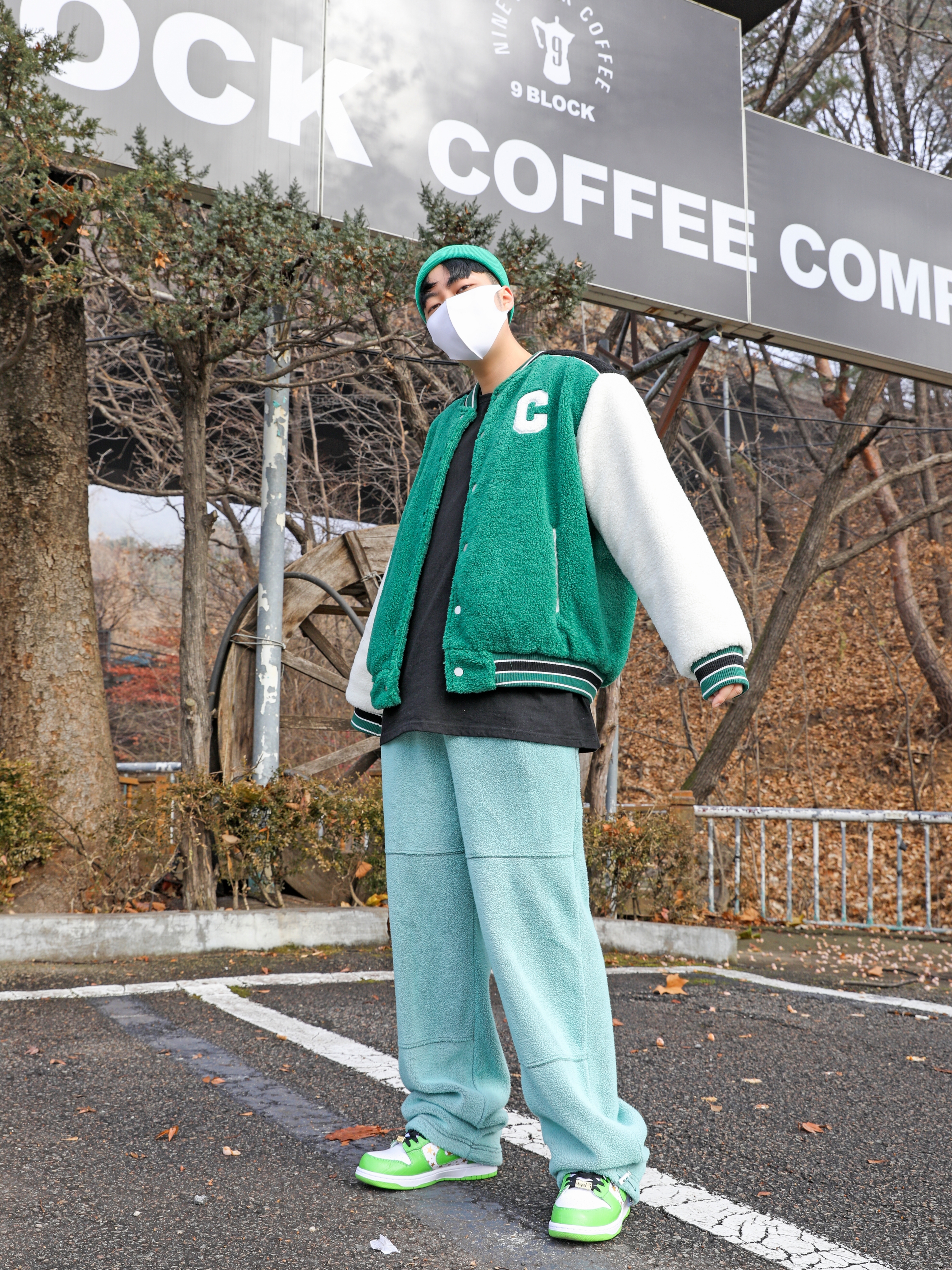 Nike x Supreme SB Dunk Low Mean Green 착용 스타일 - 2