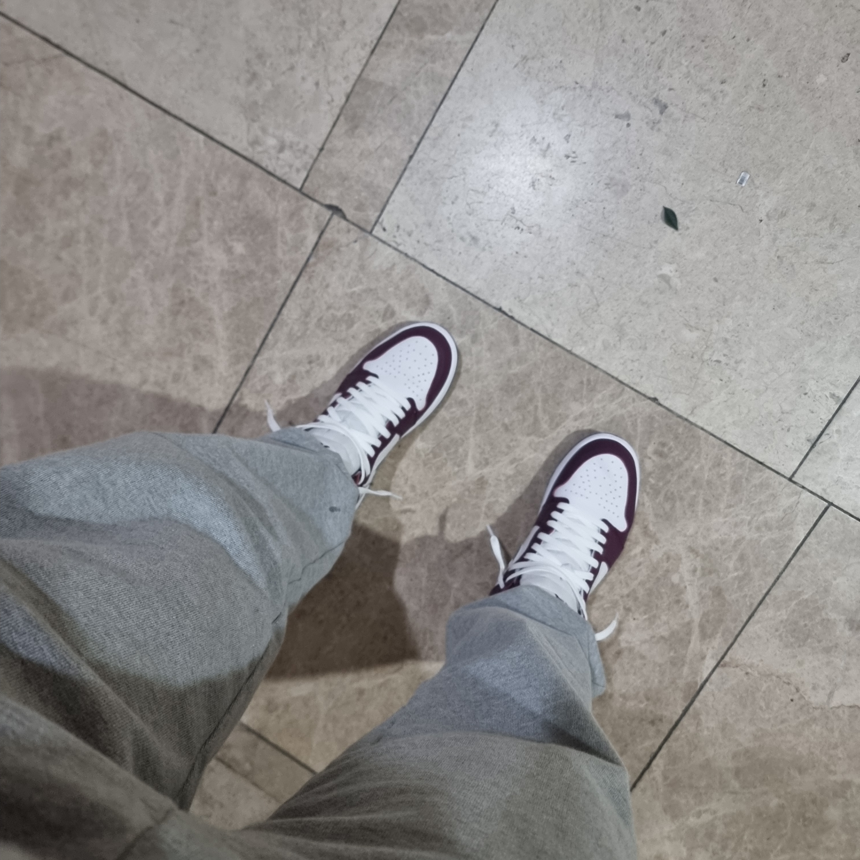Jordan 1 Retro High OG Bordeaux 착용 스타일 - 2