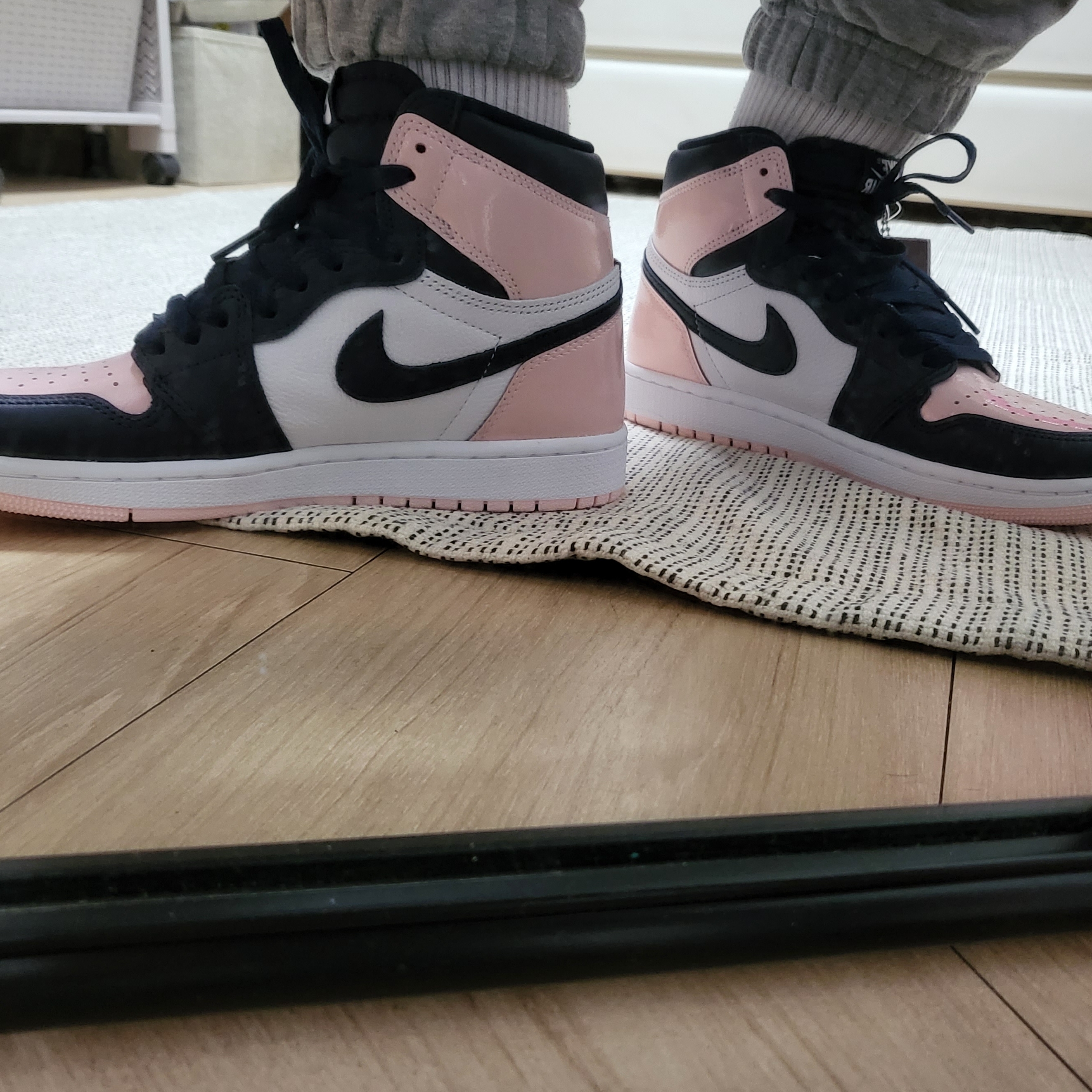 (W) Jordan 1 Retro High OG Atmosphere 착용 스타일 - 3