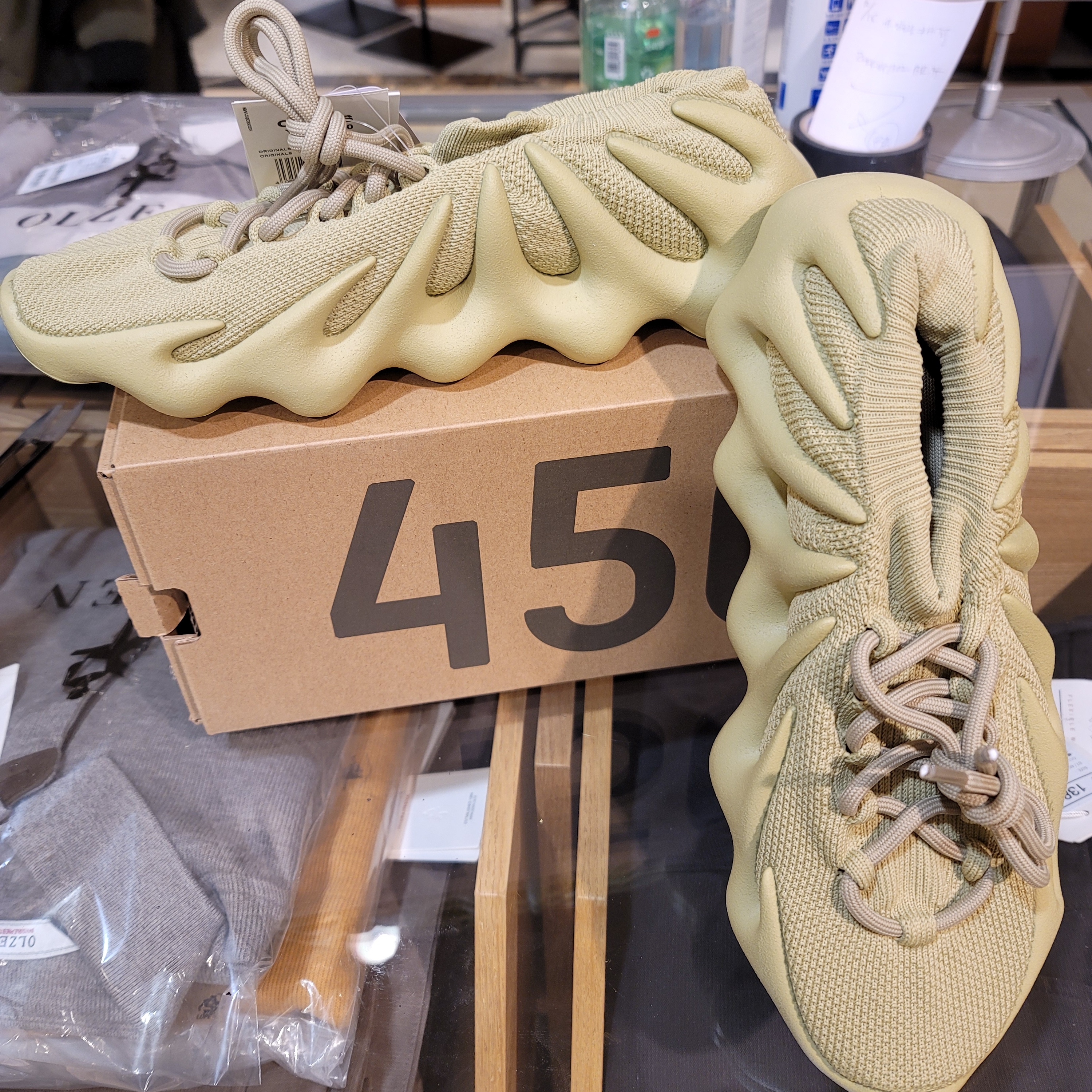 Adidas Yeezy 450 Resin 착용 스타일 - 2