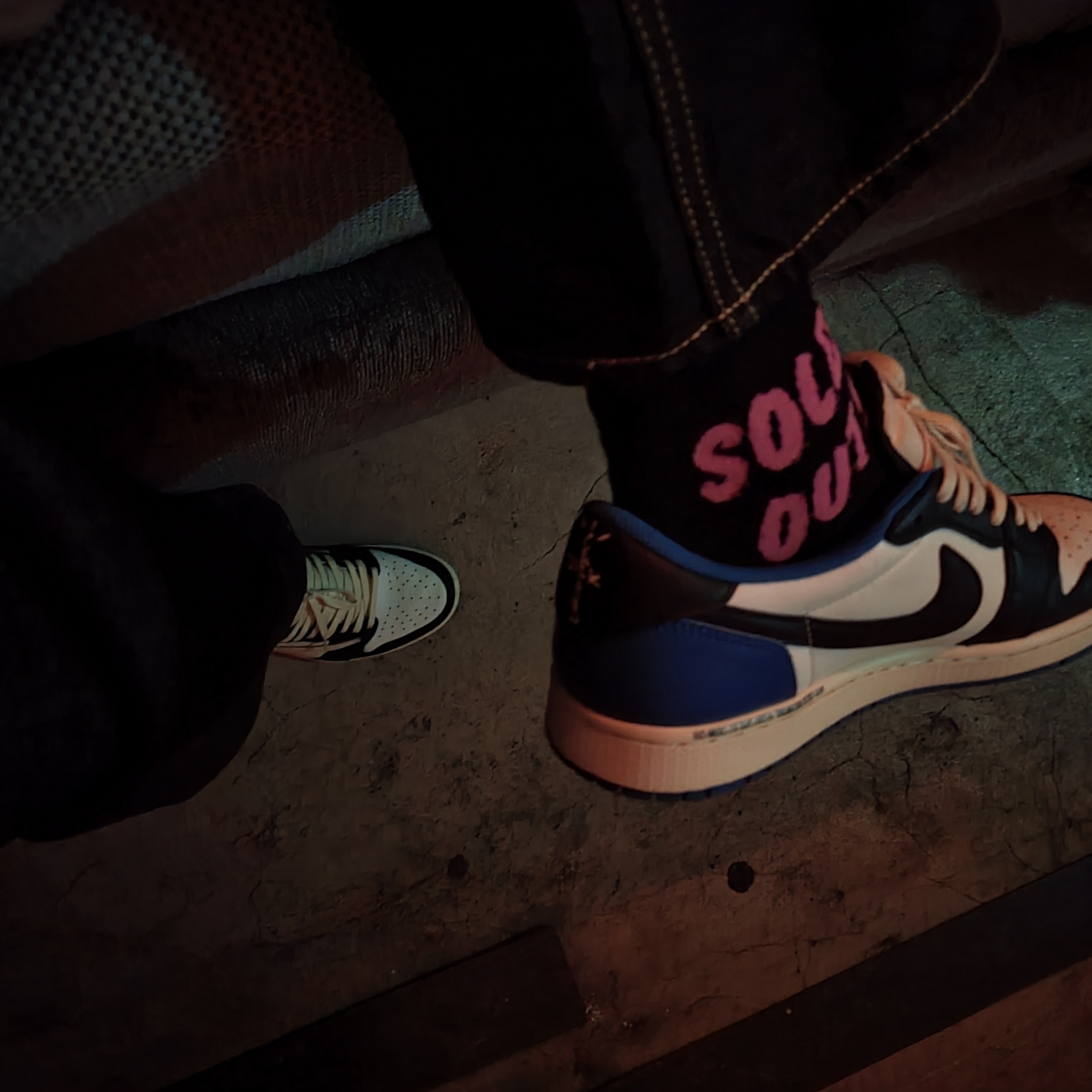 Jordan 1 x Travis Scott x Fragment Retro Low OG SP Military Blue 착용 스타일