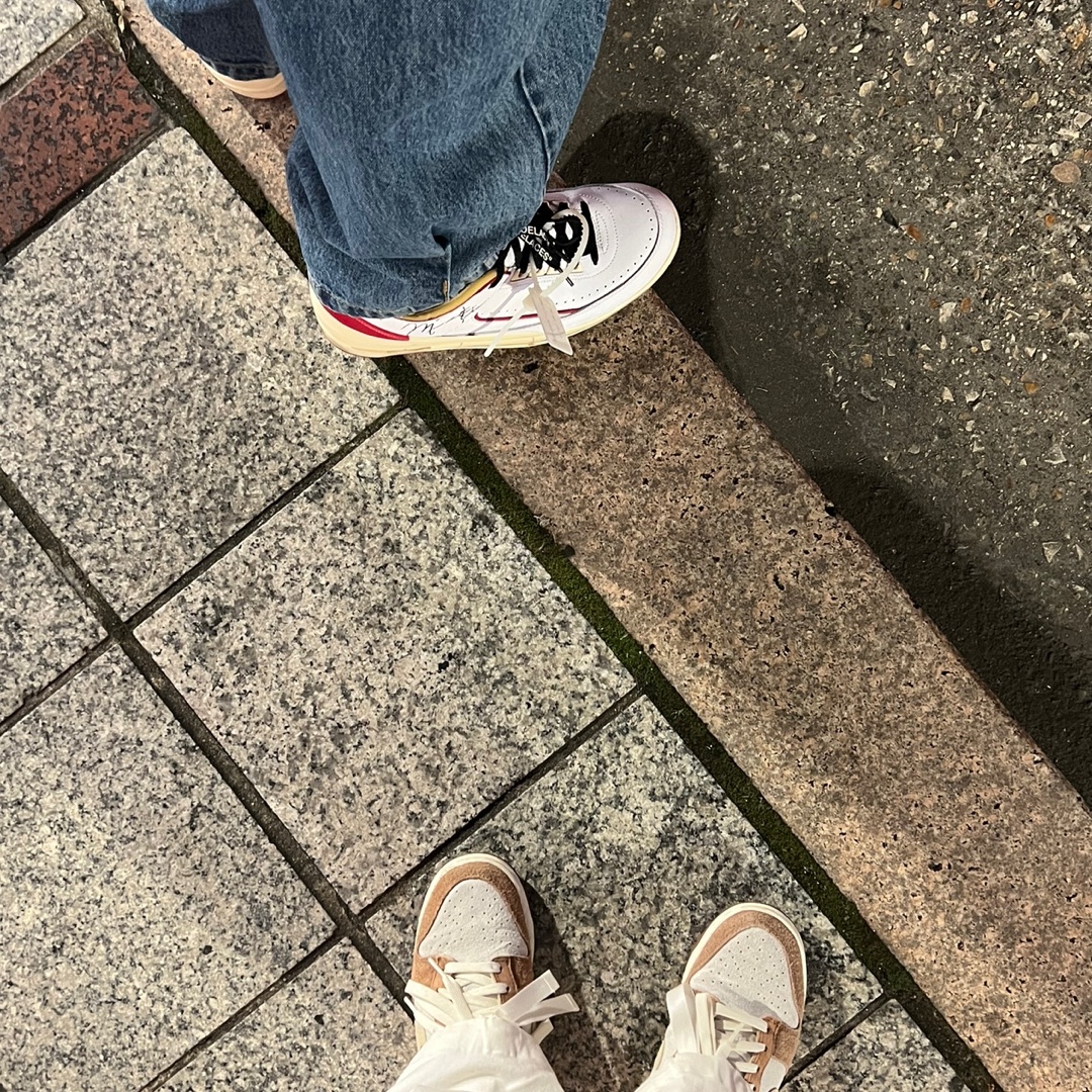 Jordan 2 x Off-White Retro Low SP White and Varsity Red, Nike Dunk Low Pro Premium Medium Curry 착용 스타일
