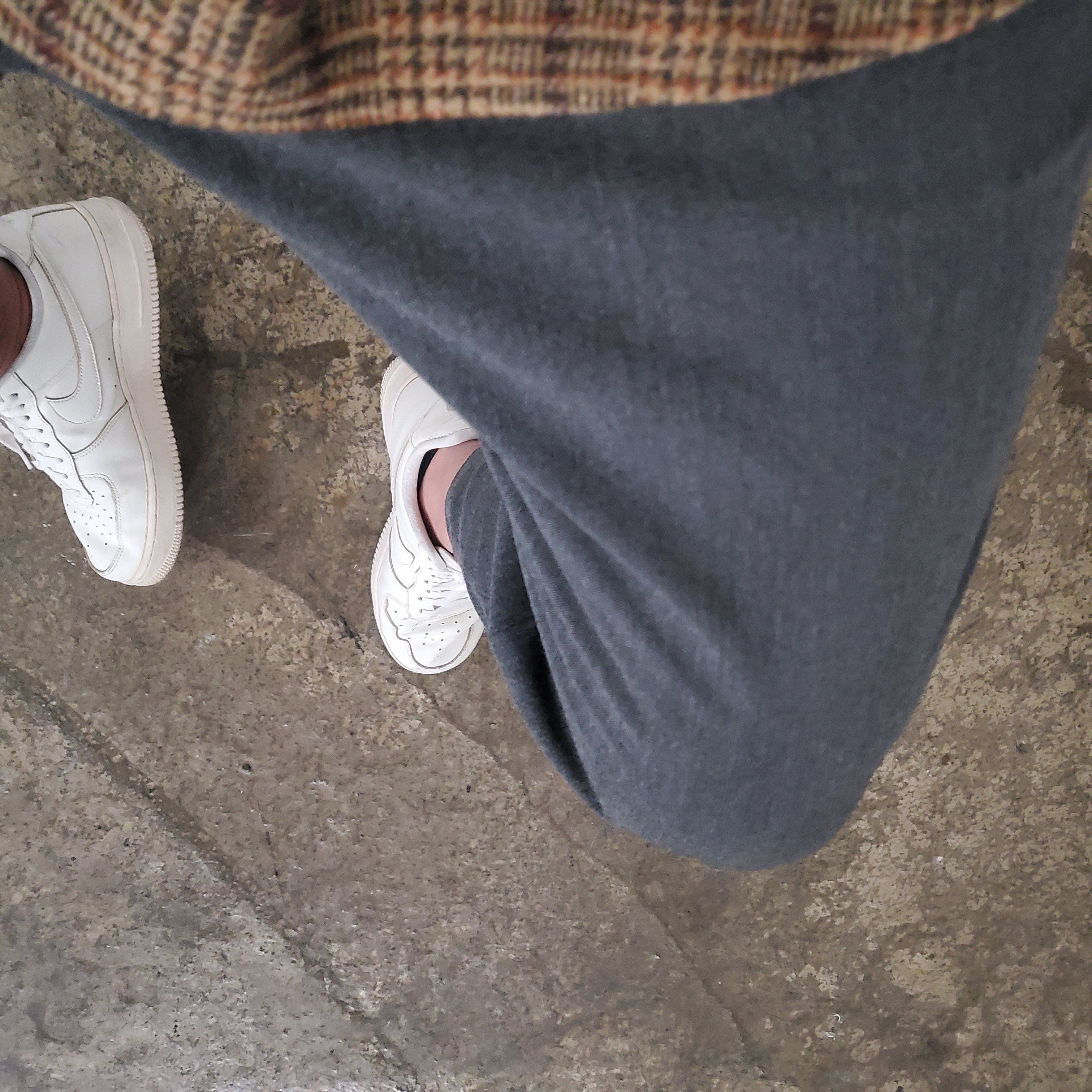 Nike Air Force 1 '07 LV8 Timeless Classic 착용 스타일
