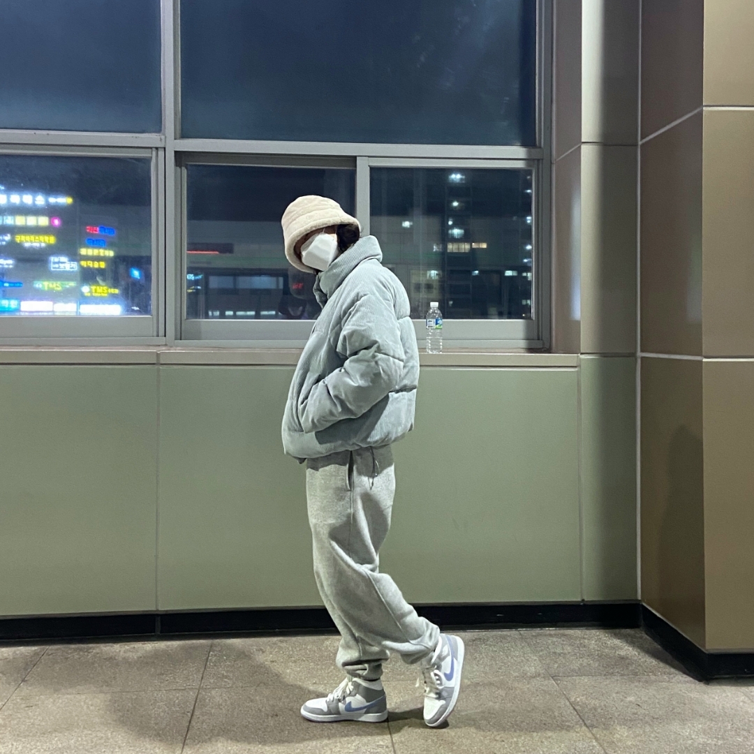 (W) Jordan 1 Mid Wolf Grey 착용 스타일 - 1