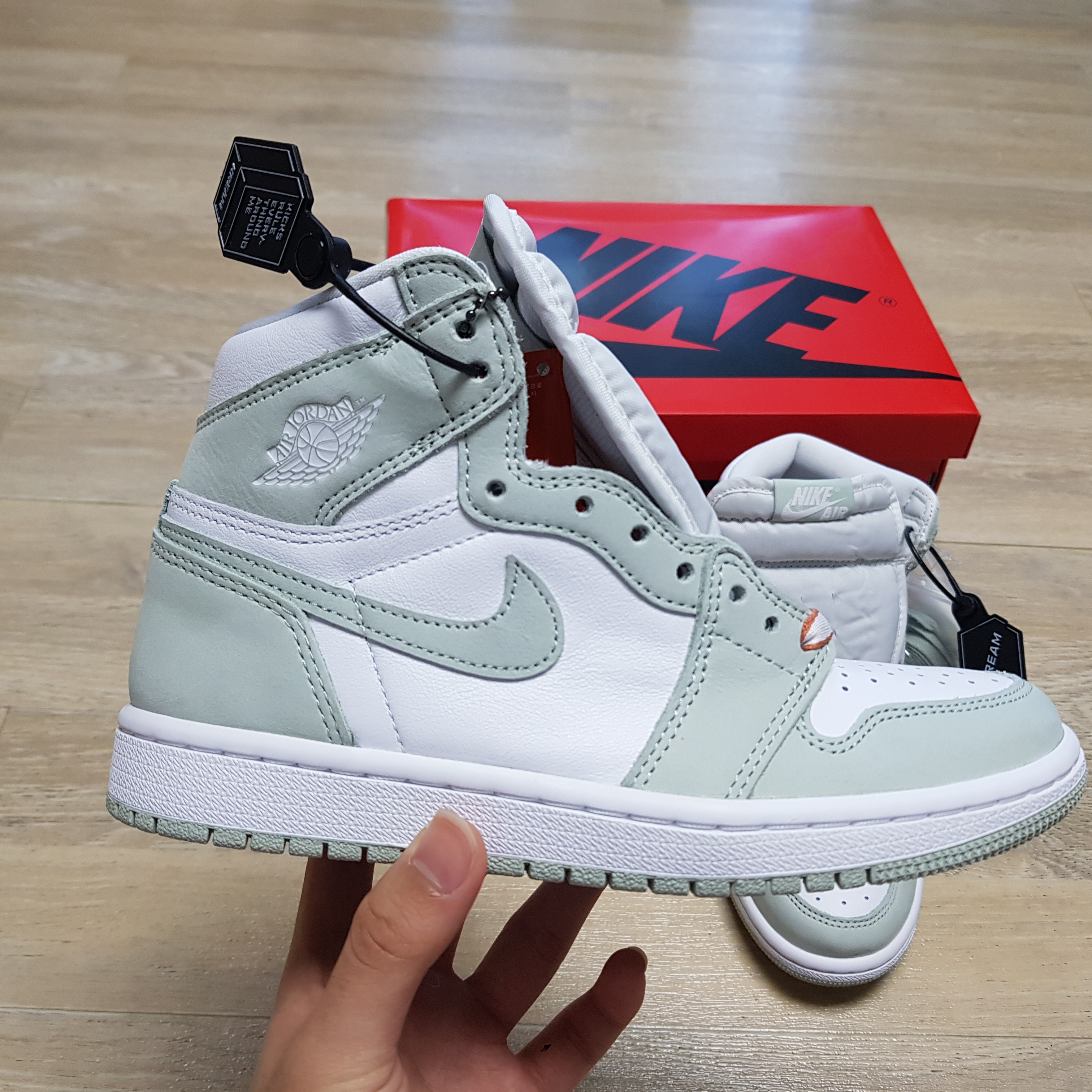 (W) Jordan 1 Retro High OG Seafoam 착용 스타일 - 2