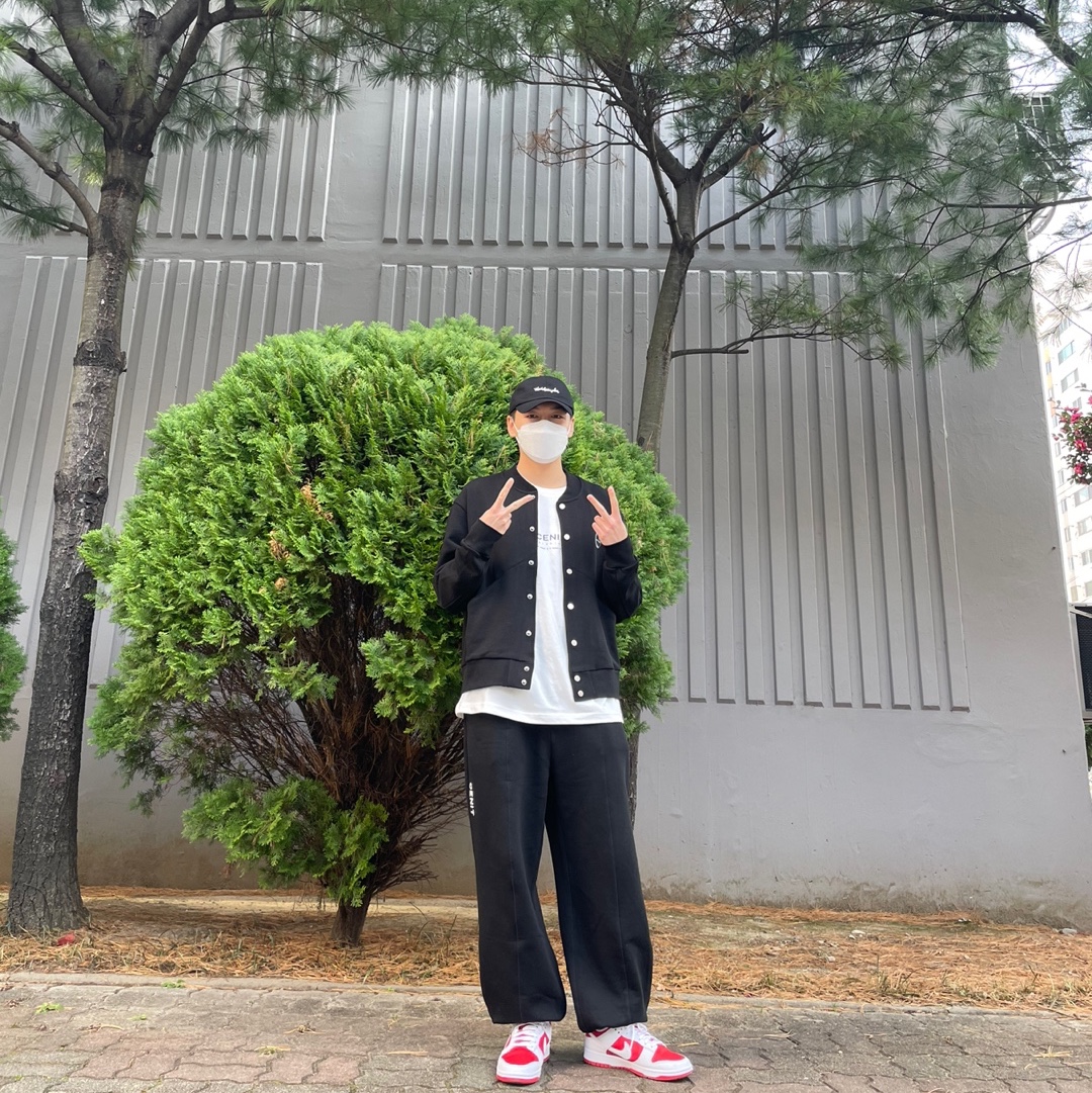 Nike Dunk Low Retro Championship Red 착용 스타일