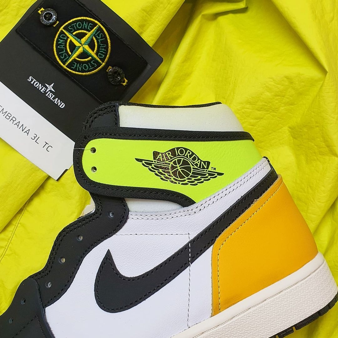 Jordan 1 Retro High OG Volt Gold, Stone Island 40523 Membrana 3L TC Jacket Pistachio - 21SS 착용 스타일