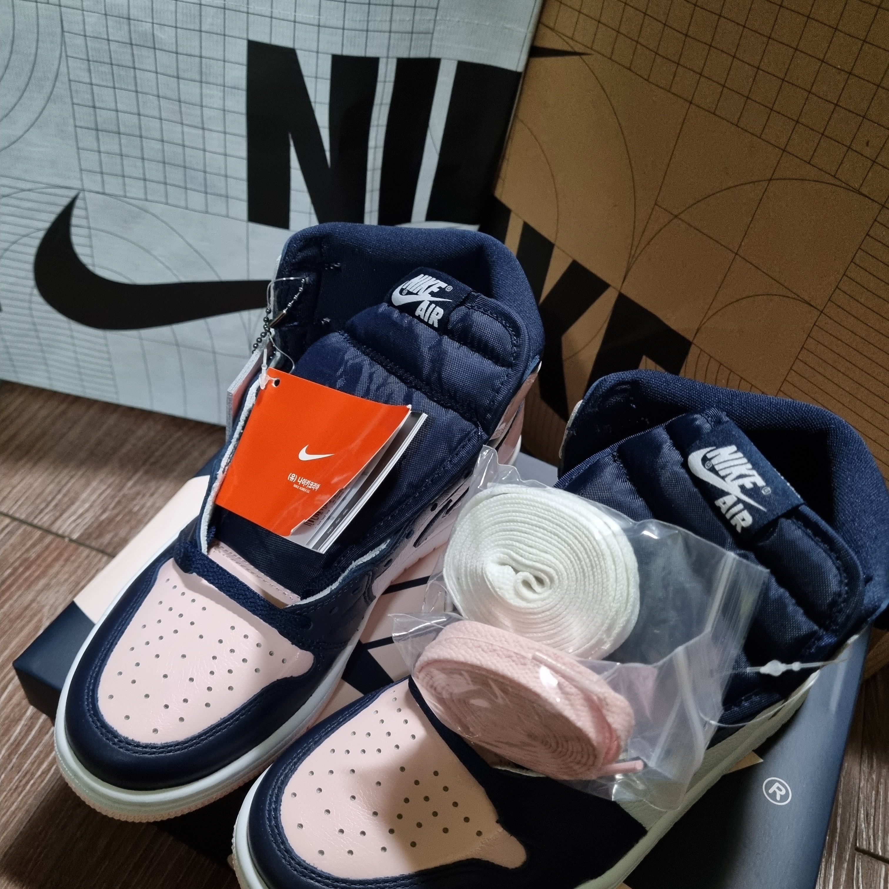 (W) Jordan 1 Retro High OG Atmosphere 착용 스타일 - 2
