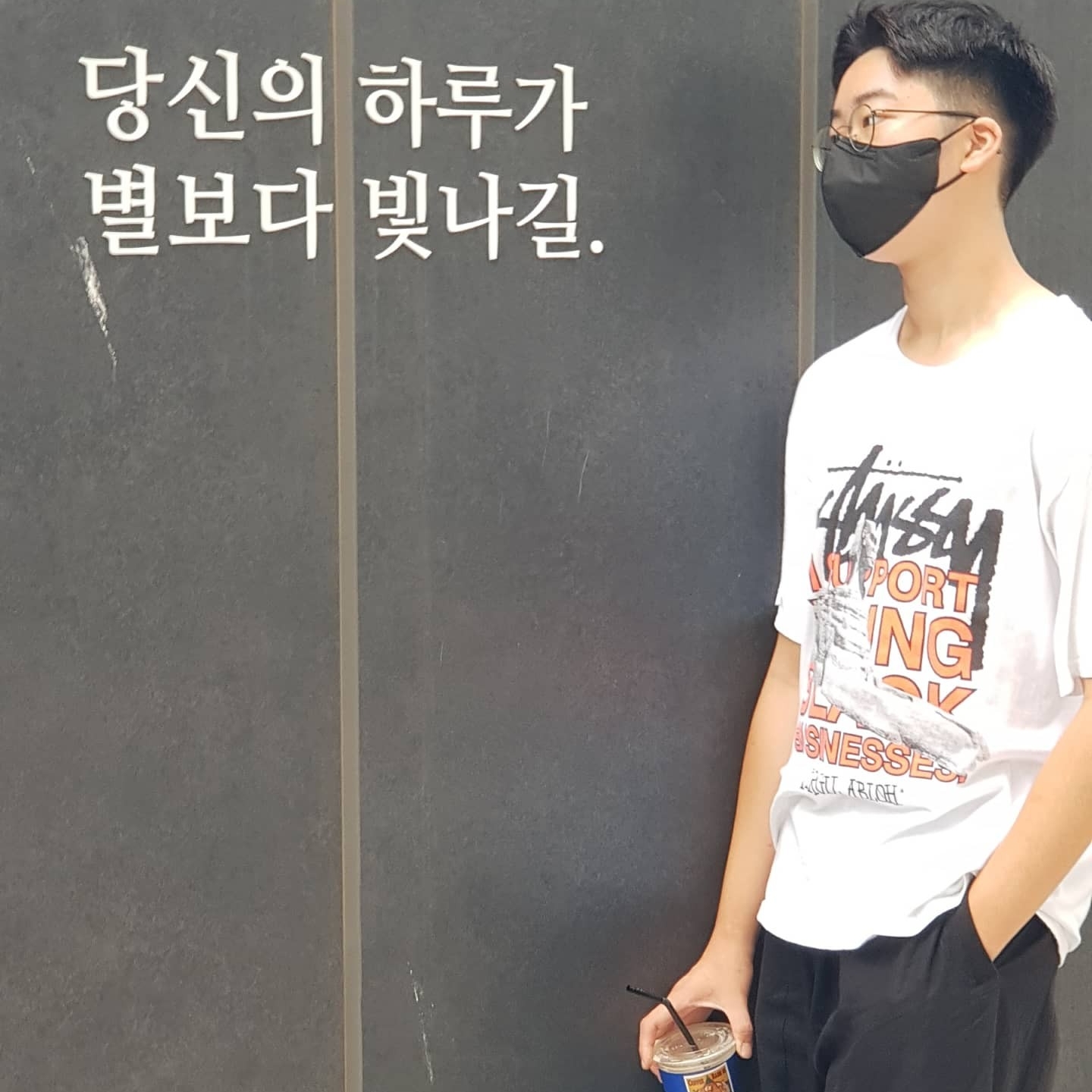 Essentials Sweatshorts Black - 21SS, Palace Basically A Sock White 착용 스타일 - 3