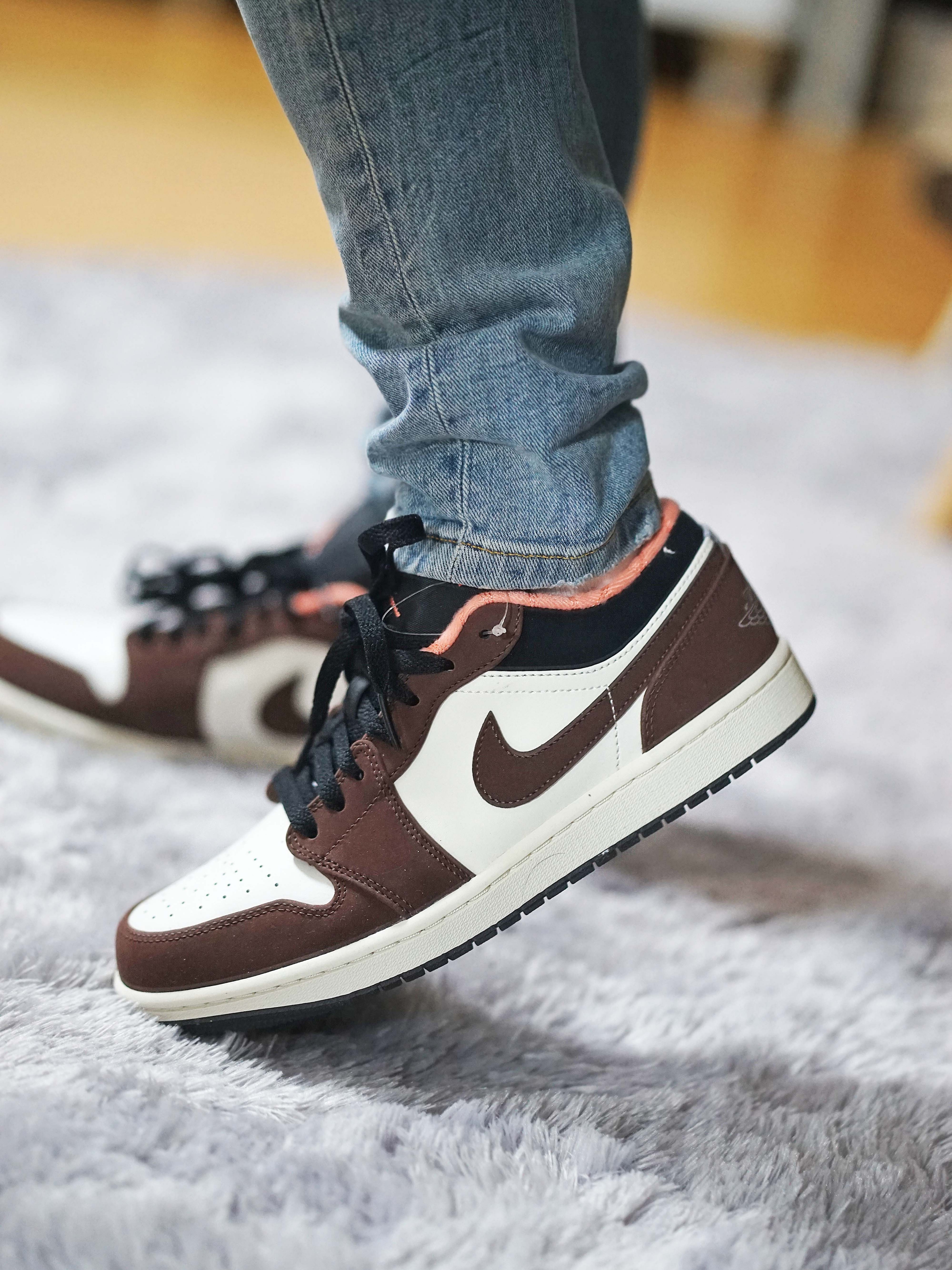 Jordan 1 Low SE Chocolate Bliss 착용 스타일 - 4