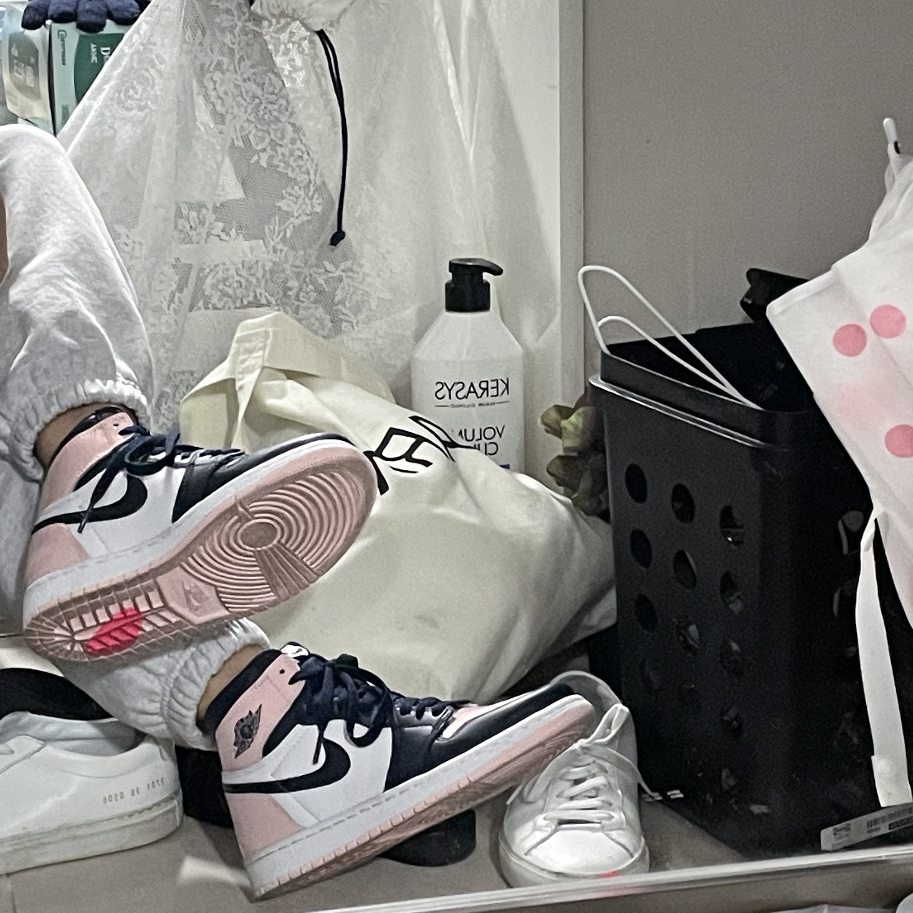 (W) Jordan 1 Retro High OG Atmosphere 착용 스타일 - 2