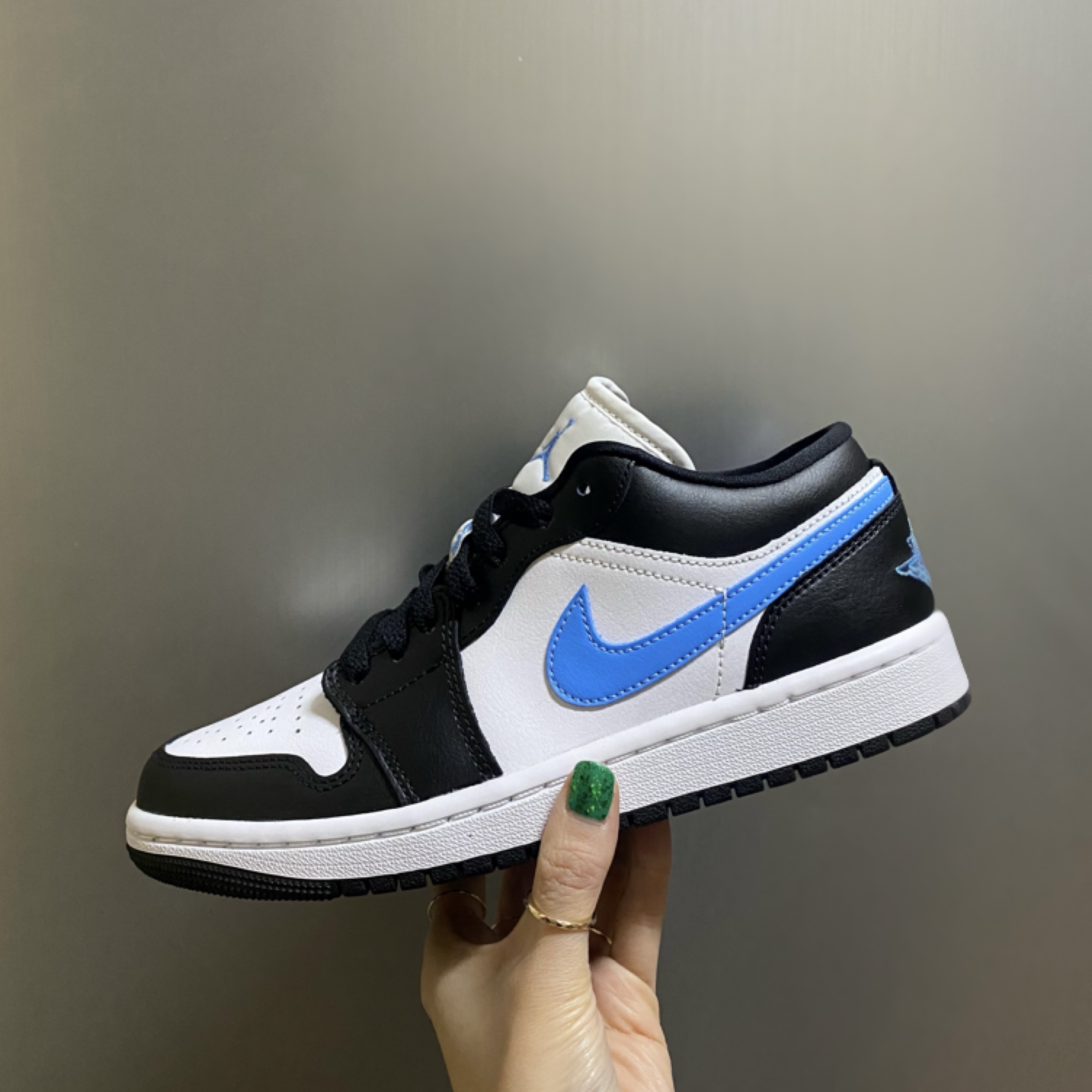 (W) Jordan 1 Low Black University Blue 착용 스타일
