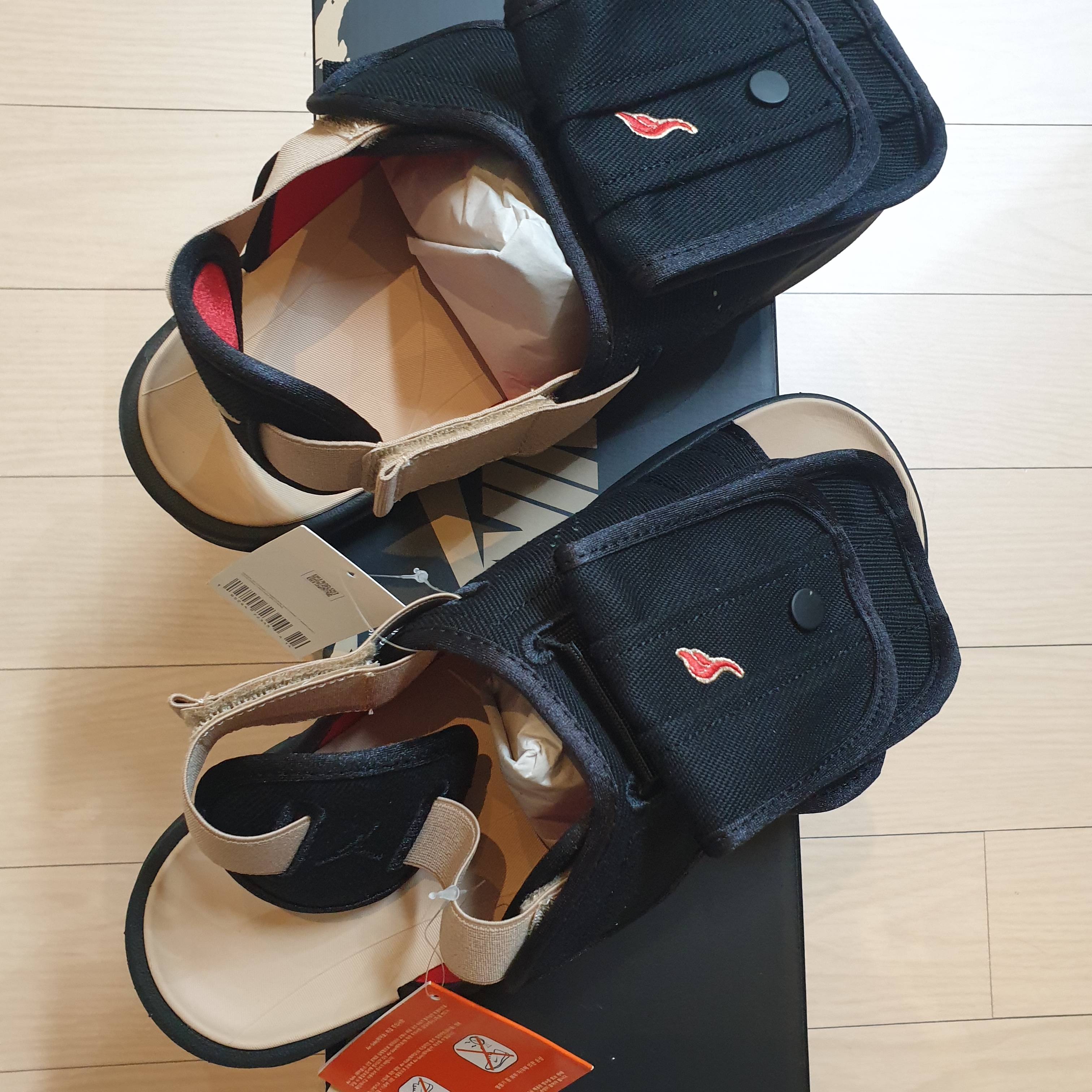 Jordan x SoleFly LS Slide SP Black and Sport Red 착용 스타일