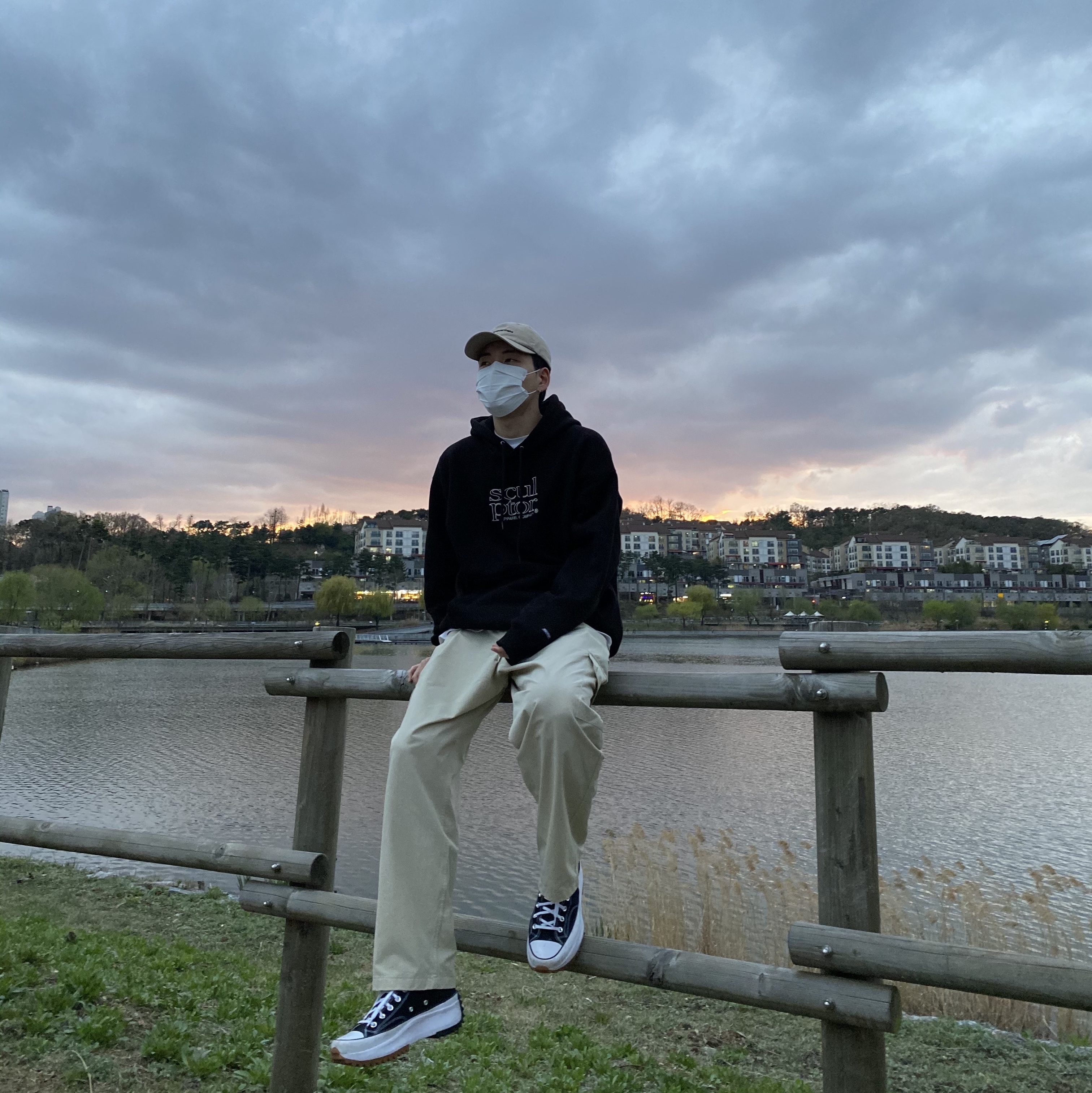 Converse Run Star Hike Hi Black White Gum 착용 스타일