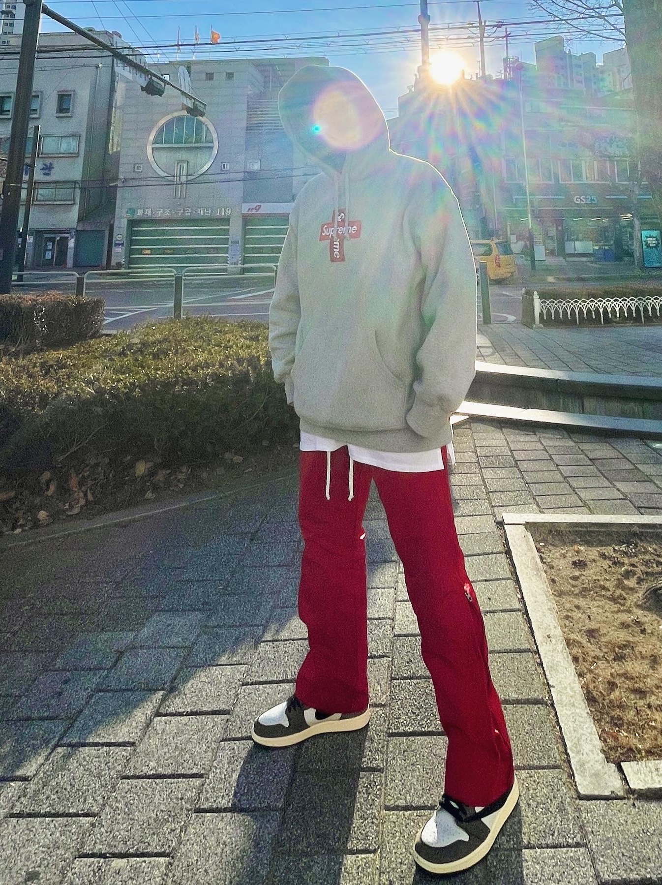 Jordan 1 x Travis Scott Retro High OG SP Mocha, Supreme Cross Box Logo Hooded Sweatshirt Heather Grey - 20FW 착용 스타일