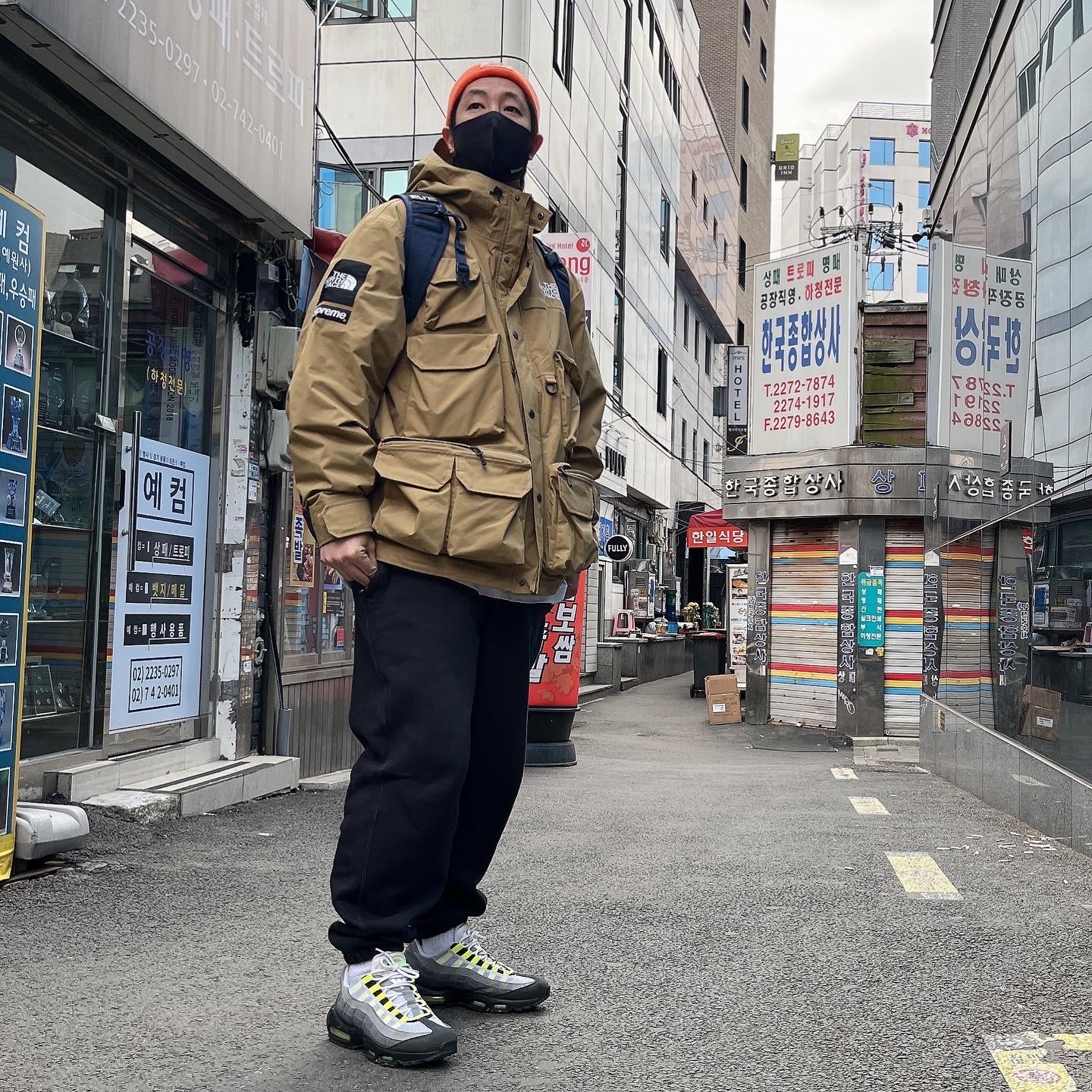 Nike NRG Solo Swoosh Fleece Pants Black - US/EU, Nike Air Max 95 OG Neon Yellow 2020 착용 스타일