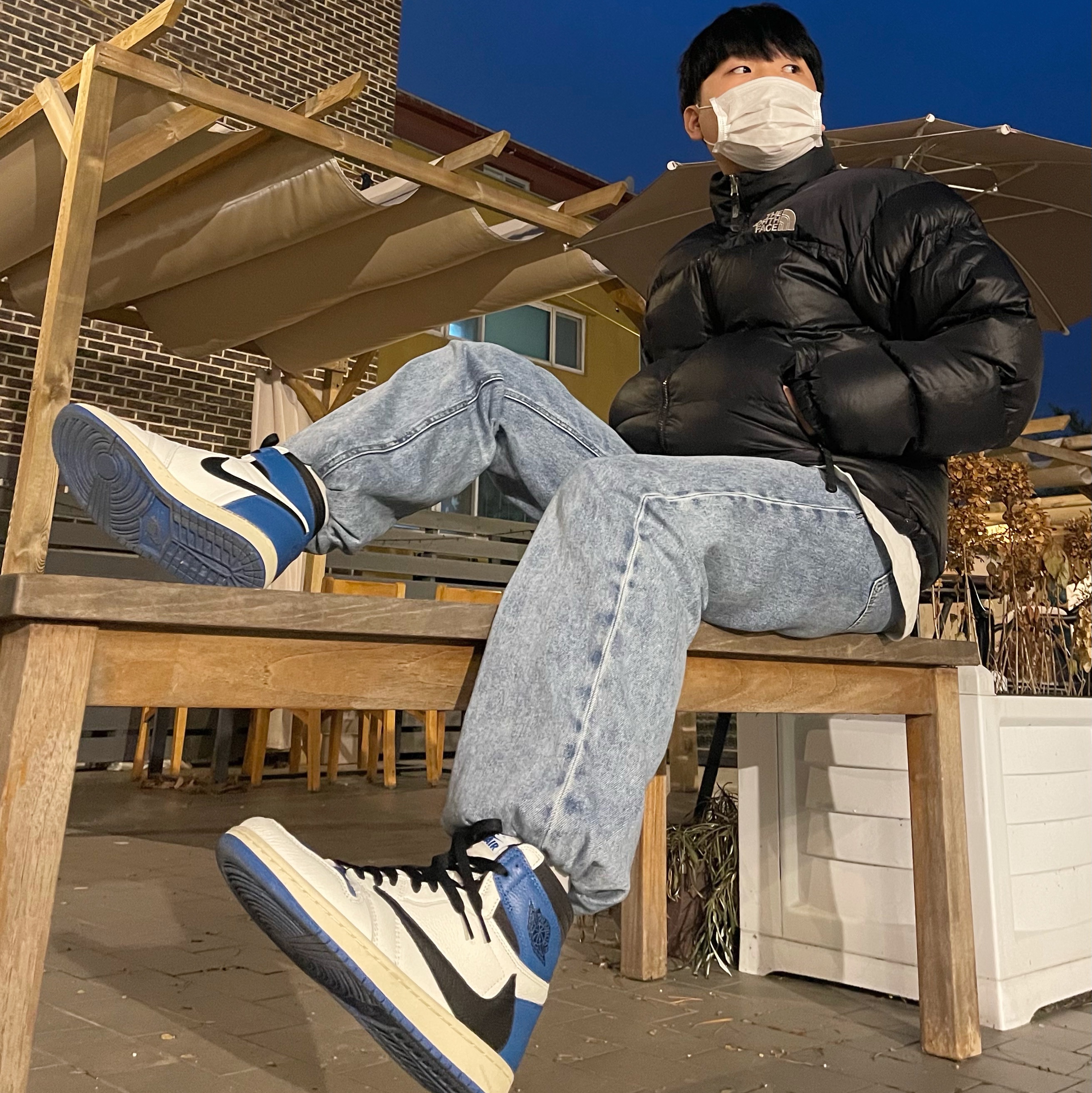 Jordan 1 x Travis Scott x Fragment Retro High OG SP Military Blue 착용 스타일