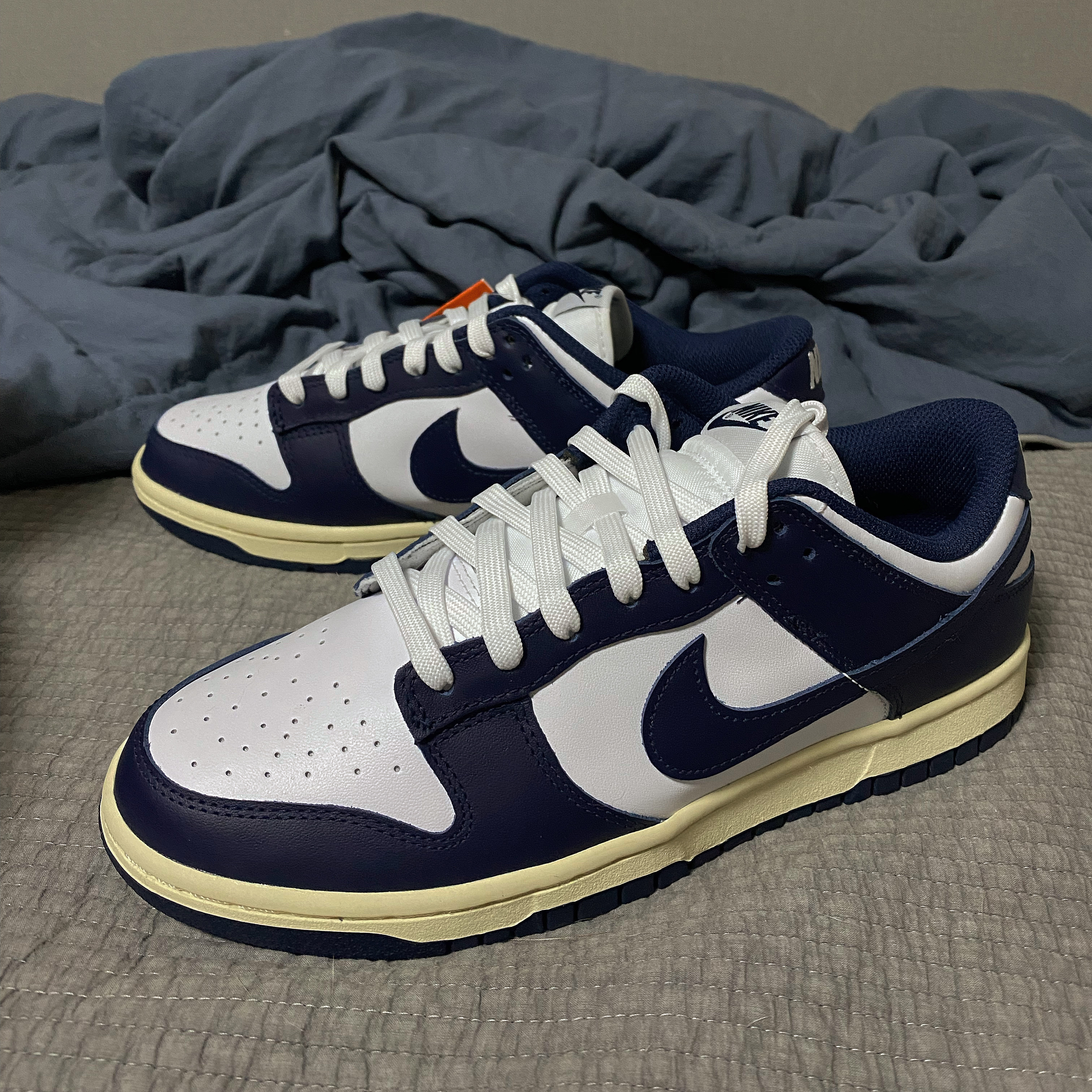 (W) Nike Dunk Low Vintage Midnight Navy 착용 스타일 - 2
