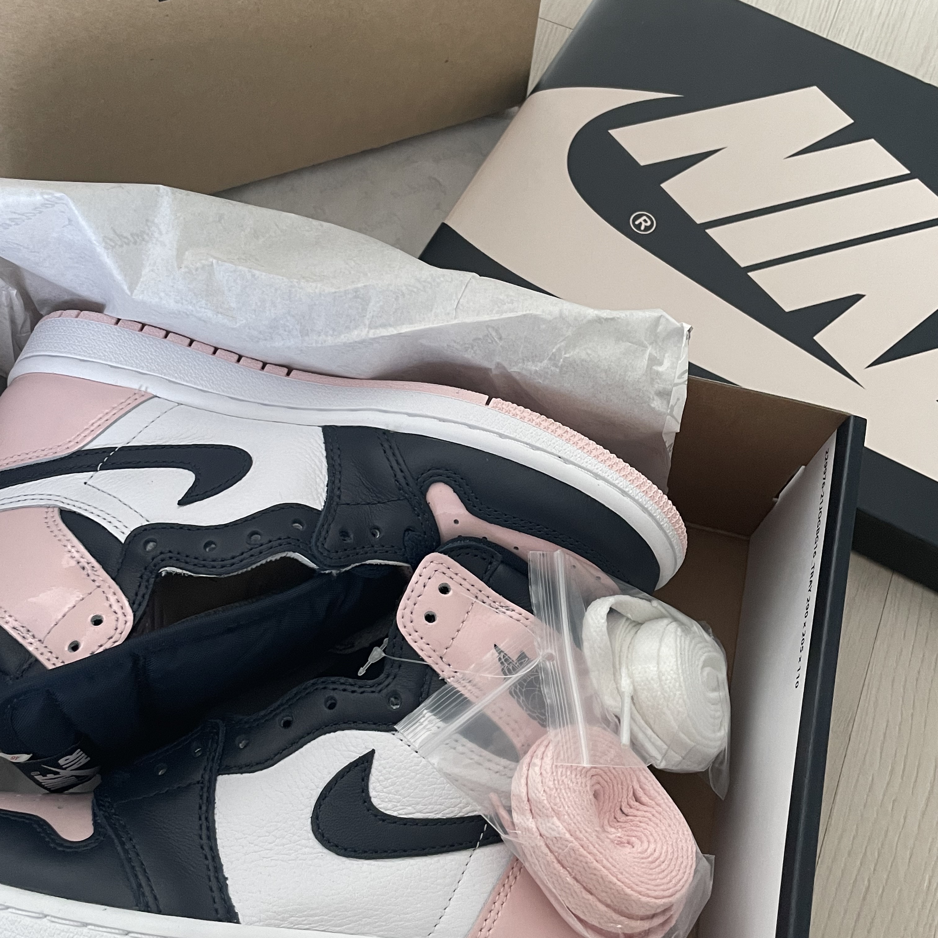 (W) Jordan 1 Retro High OG Atmosphere 착용 스타일