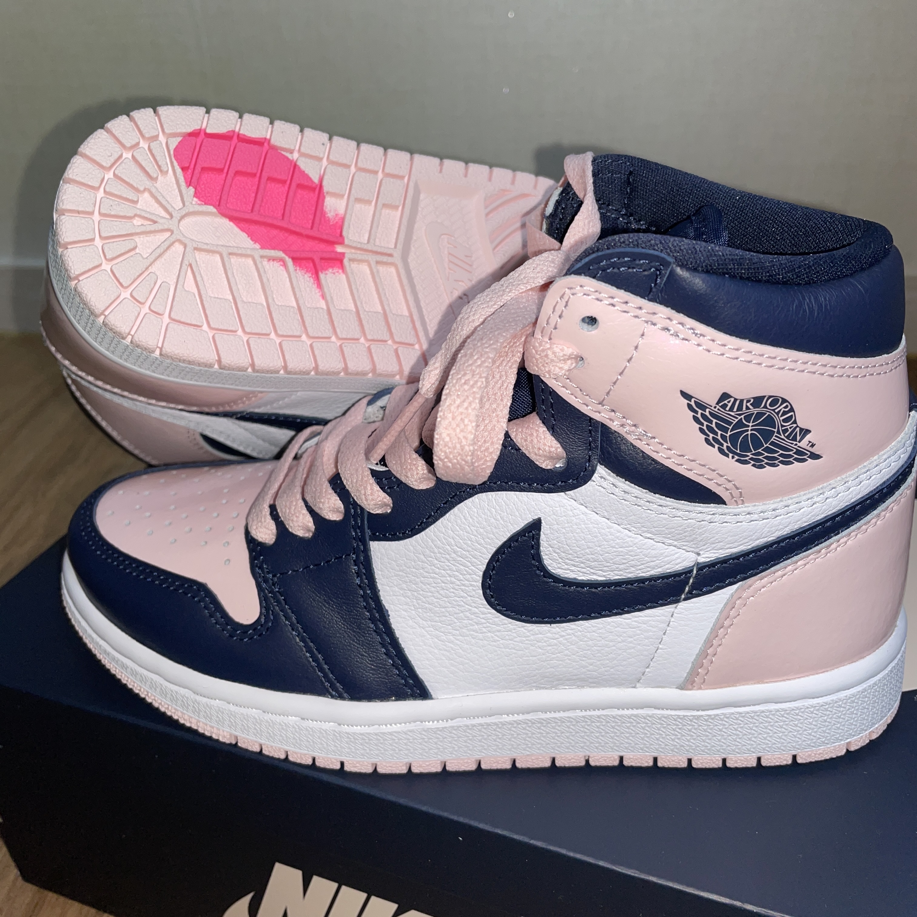 (W) Jordan 1 Retro High OG Atmosphere 착용 스타일 - 1