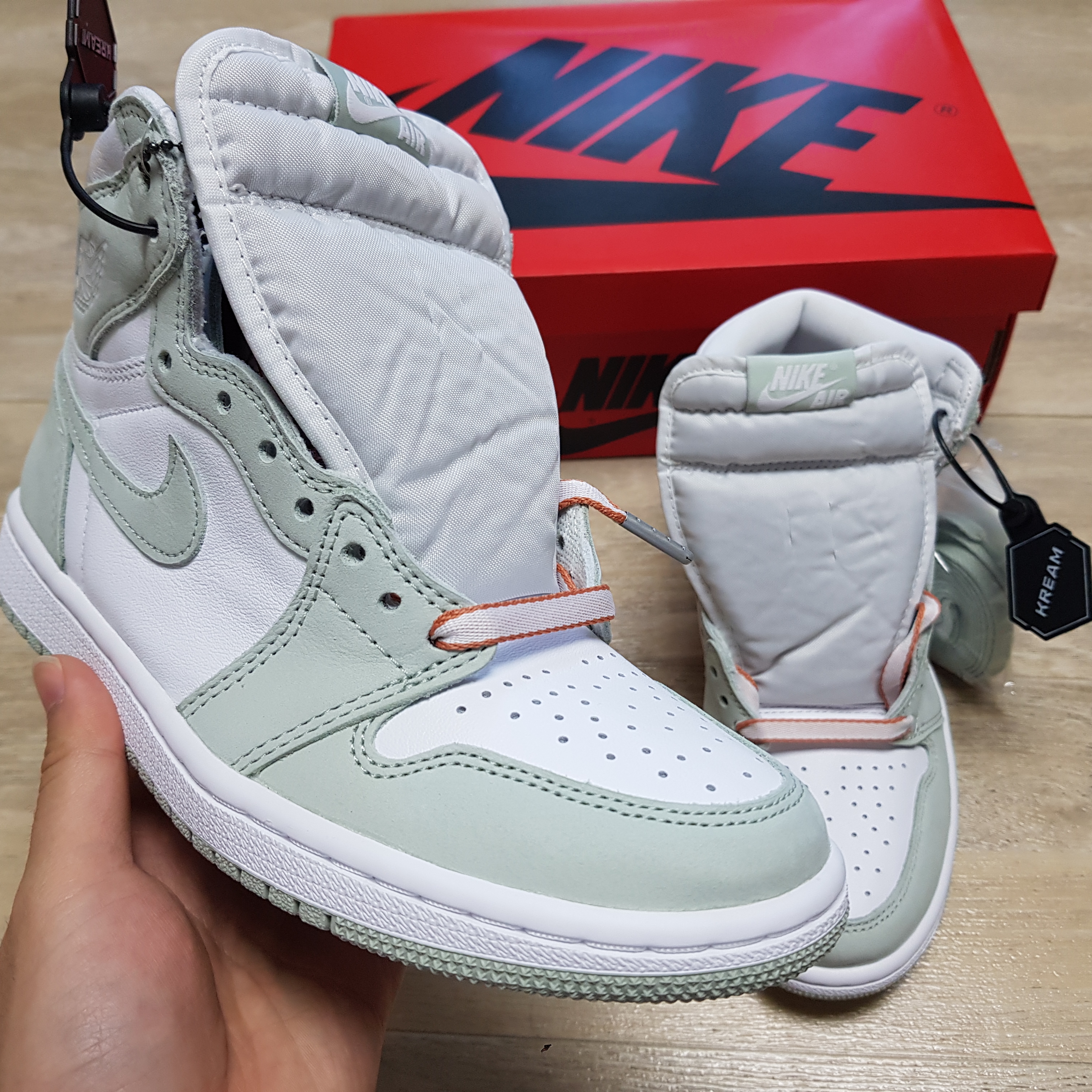 (W) Jordan 1 Retro High OG Seafoam 착용 스타일 - 1
