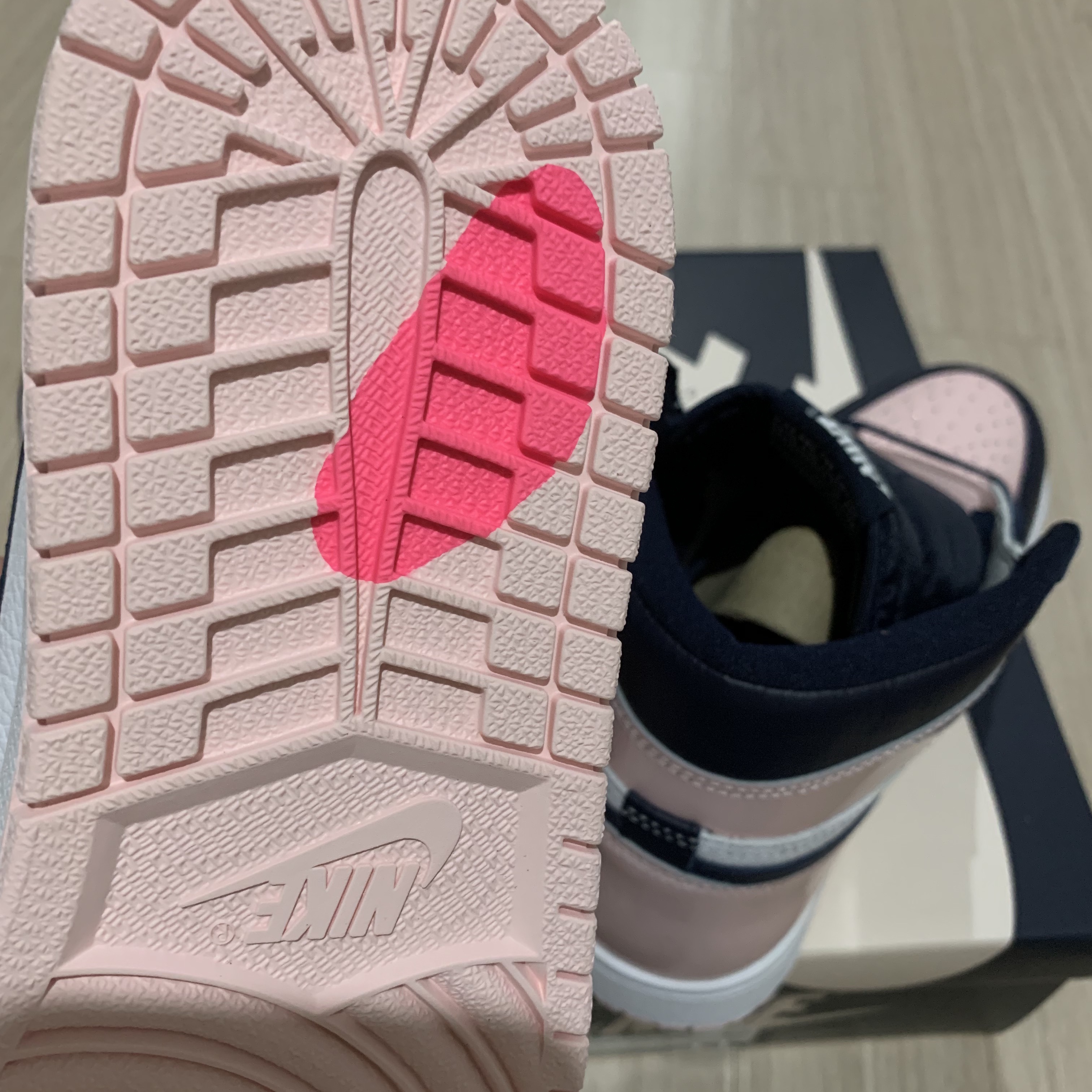 (W) Jordan 1 Retro High OG Atmosphere 착용 스타일 - 4