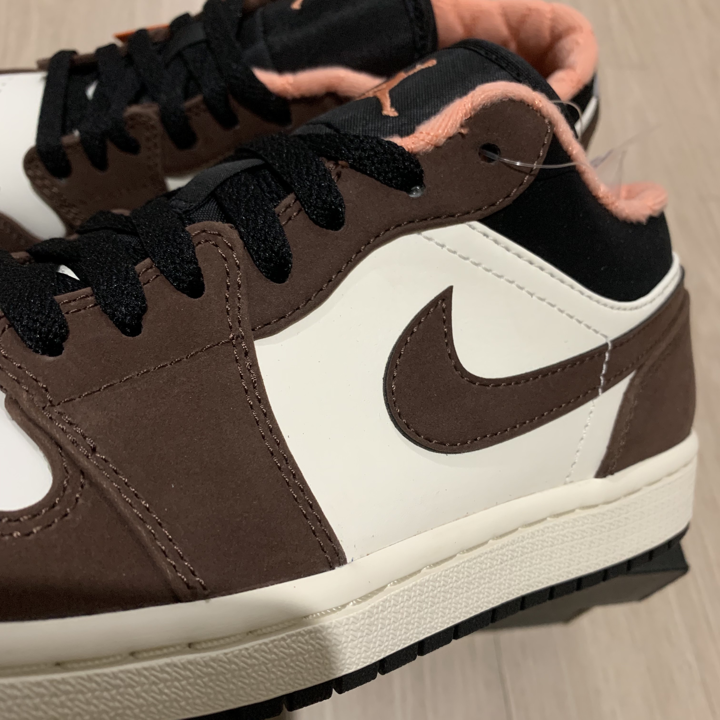 Jordan 1 Low SE Chocolate Bliss 착용 스타일 - 2