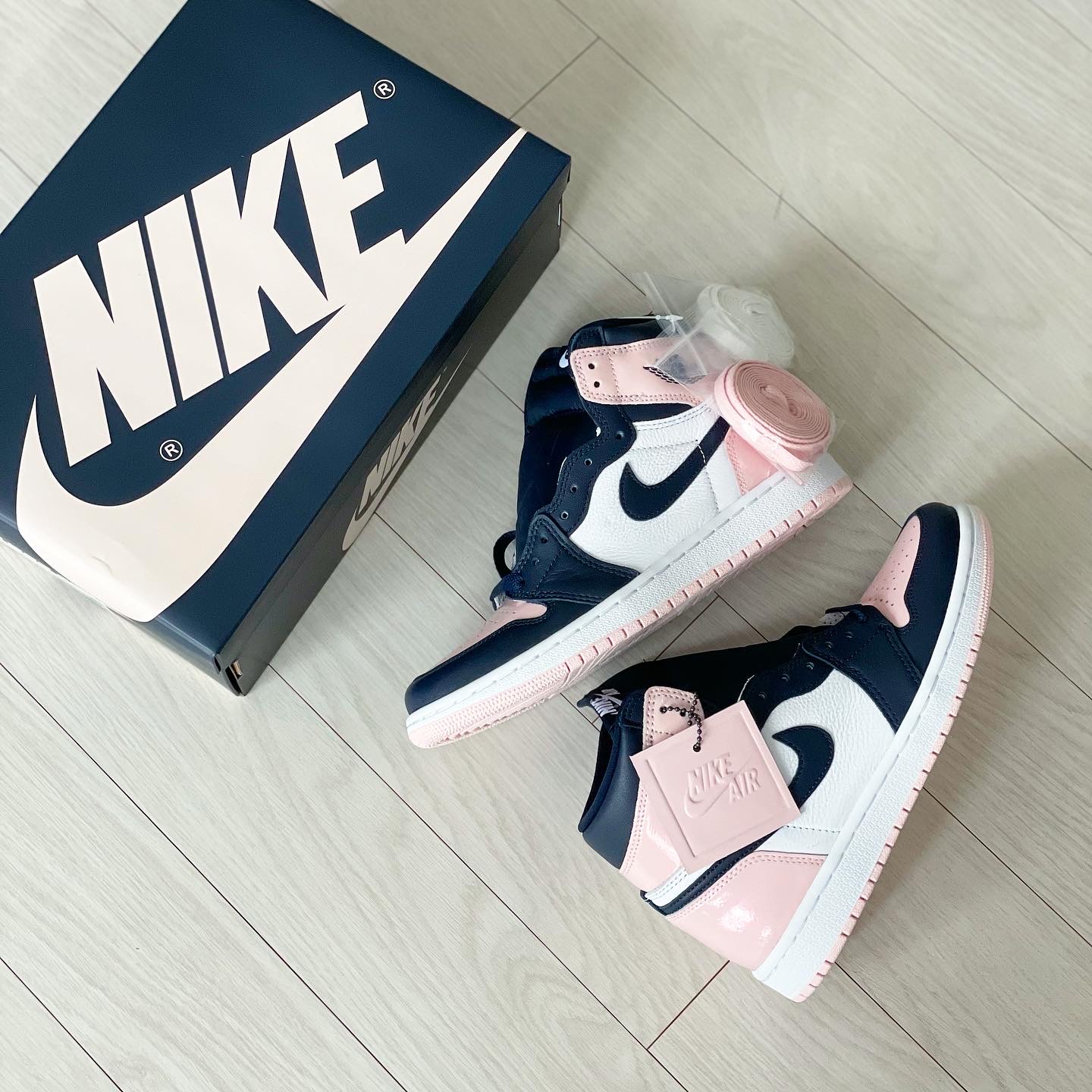 (W) Jordan 1 Retro High OG Atmosphere 착용 스타일 - 1