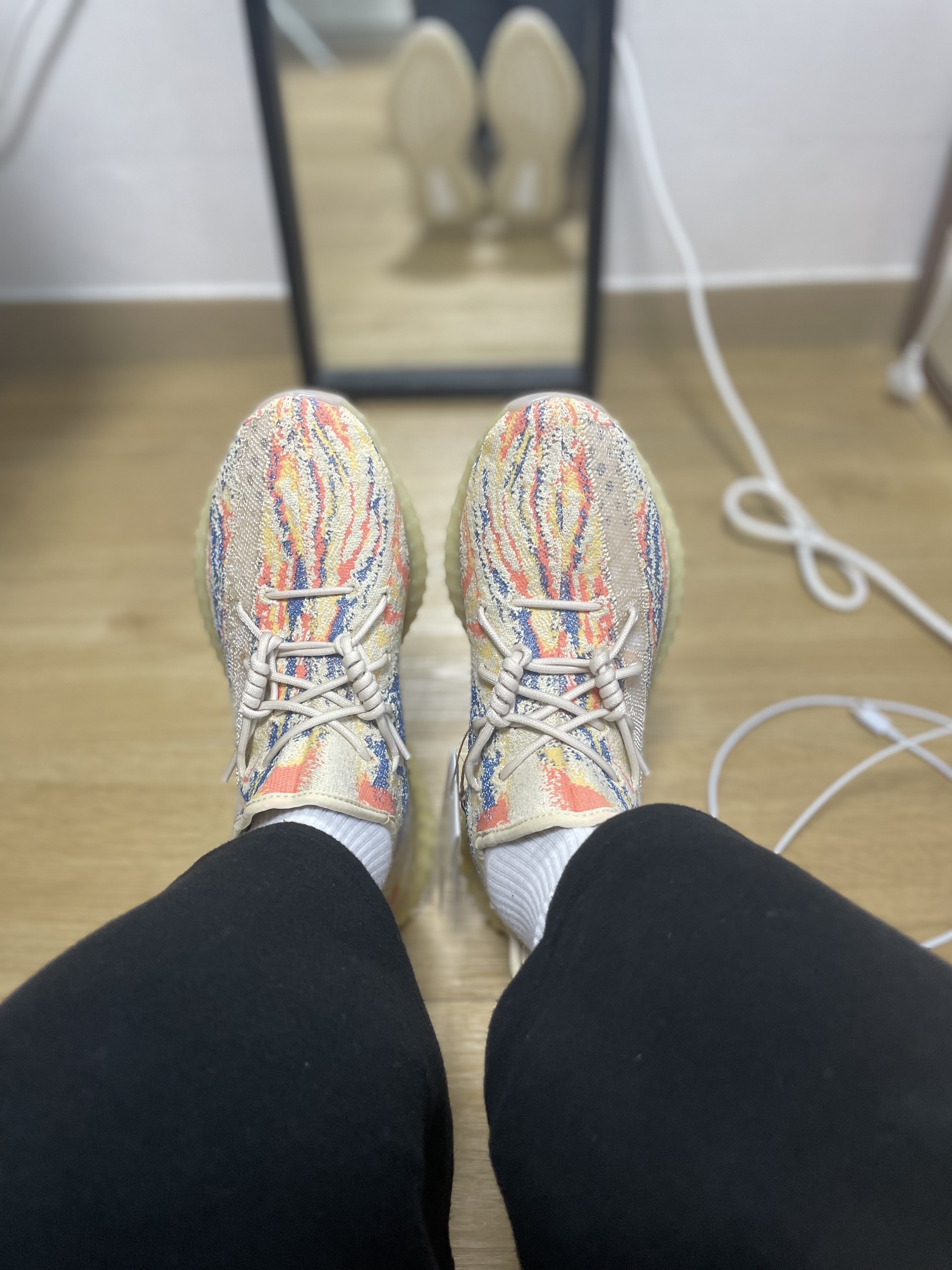 Adidas Yeezy Boost 350 V2 MX Oat 착용 스타일