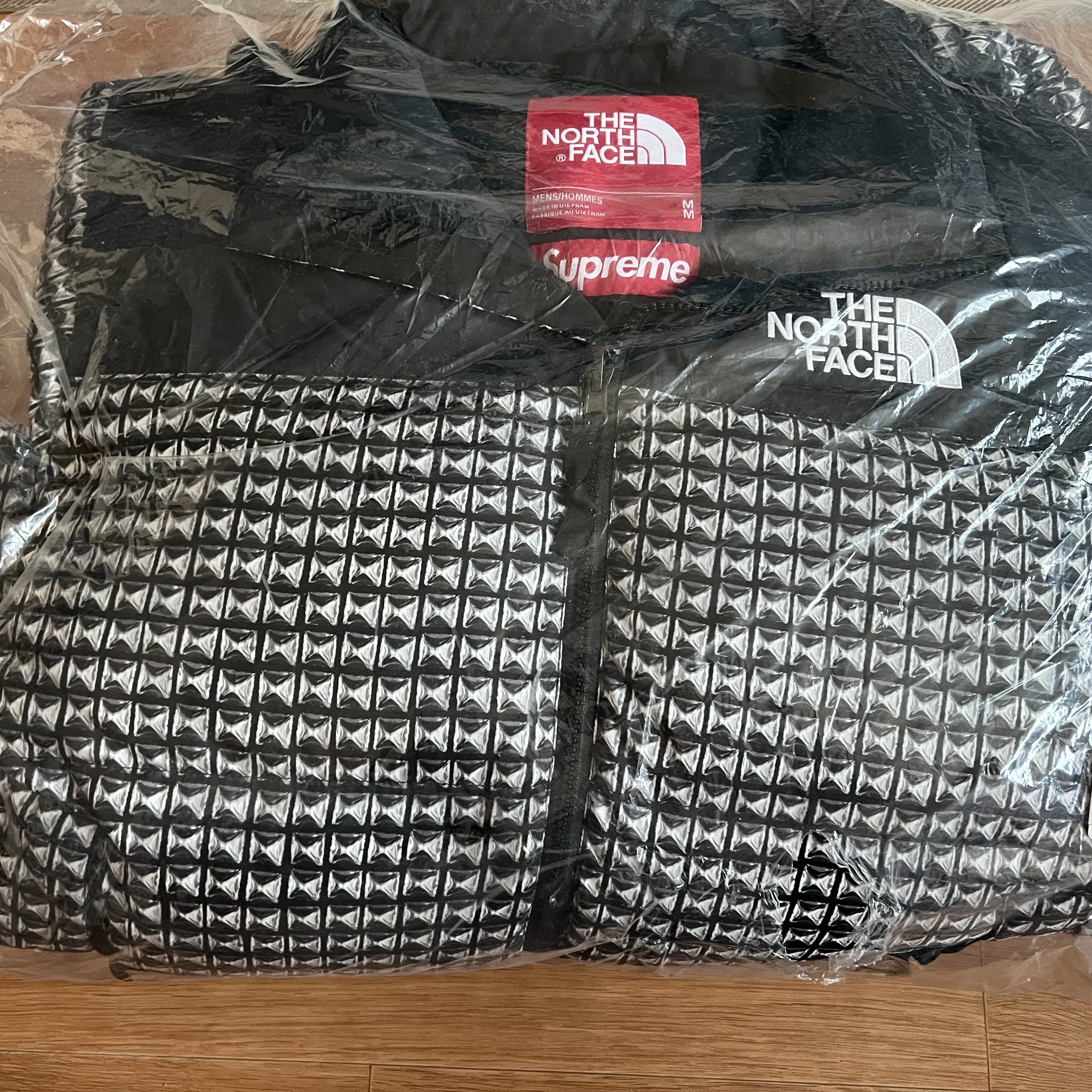 Supreme x The North Face Studded Nuptse Jacket Black - 21SS 착용 스타일