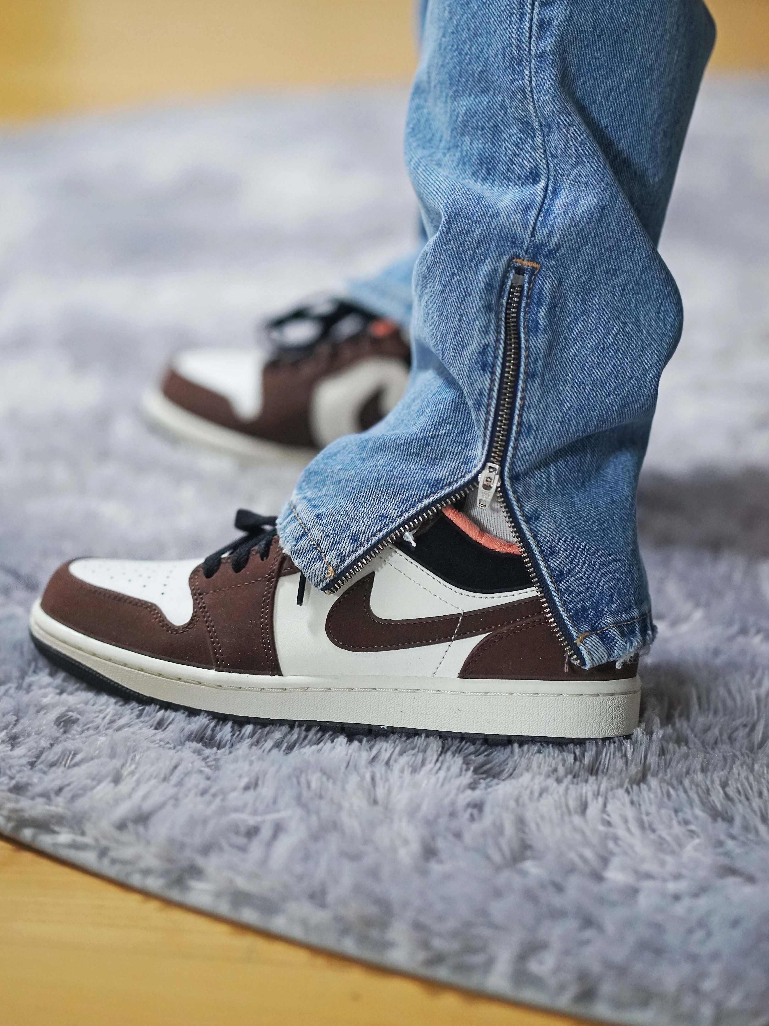 Jordan 1 Low SE Chocolate Bliss 착용 스타일 - 2