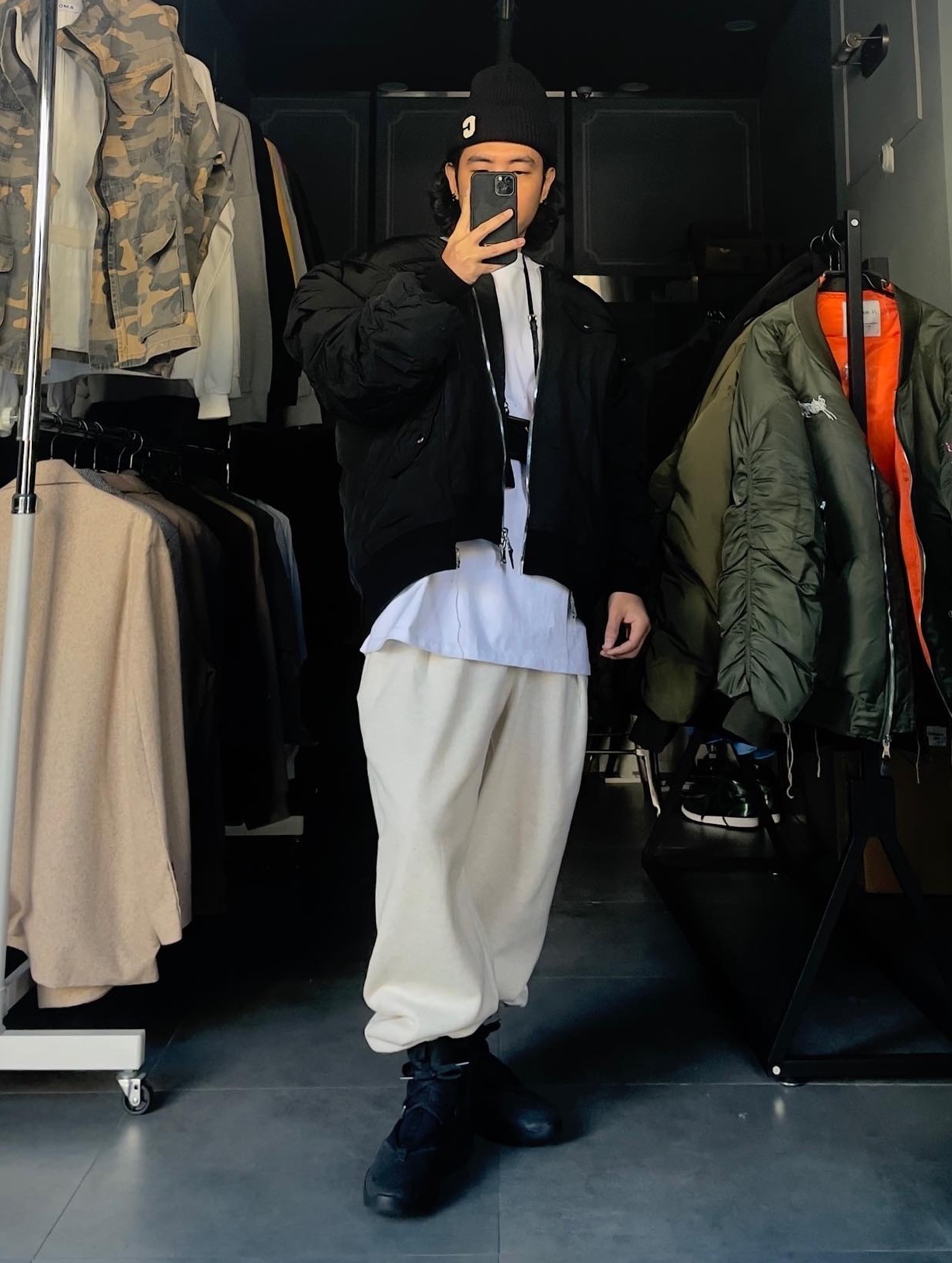 Nike x Fear of God Air Fear of God 1 Triple Black, Adidas Yeezy Boost 350 V2 Beluga - Reflective 착용 스타일 - 2