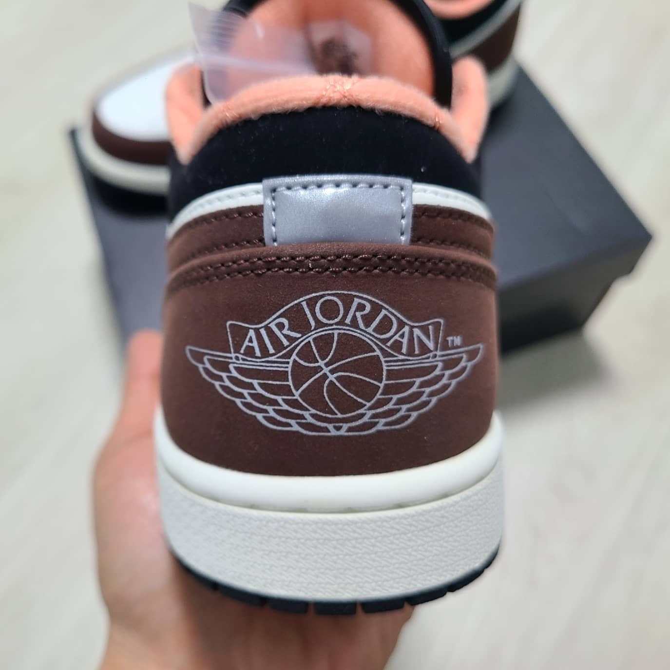 Jordan 1 Low SE Chocolate Bliss, Nike x Off-White Dunk Low The 50 - Lot 46 착용 스타일 - 3