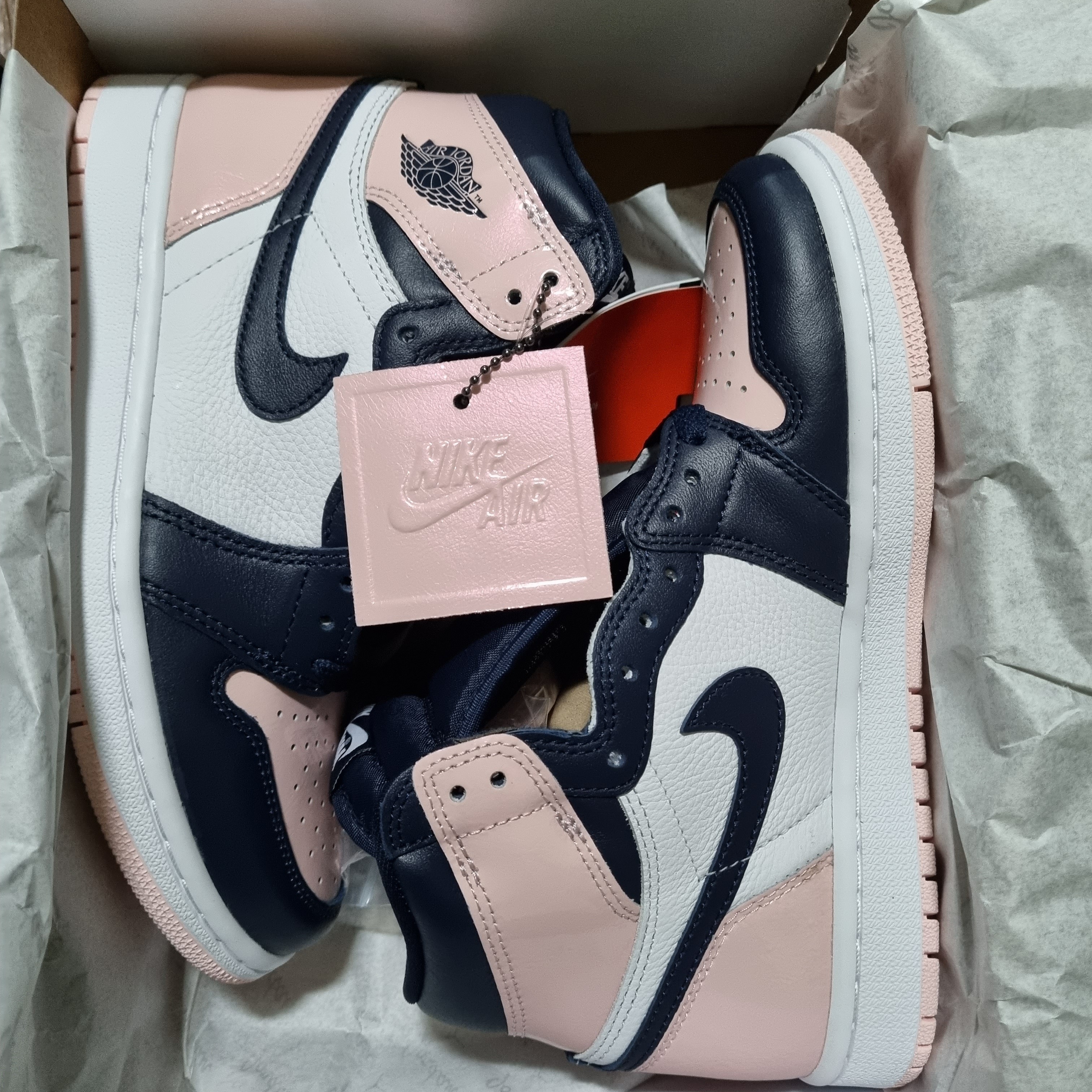 (W) Jordan 1 Retro High OG Atmosphere 착용 스타일 - 1
