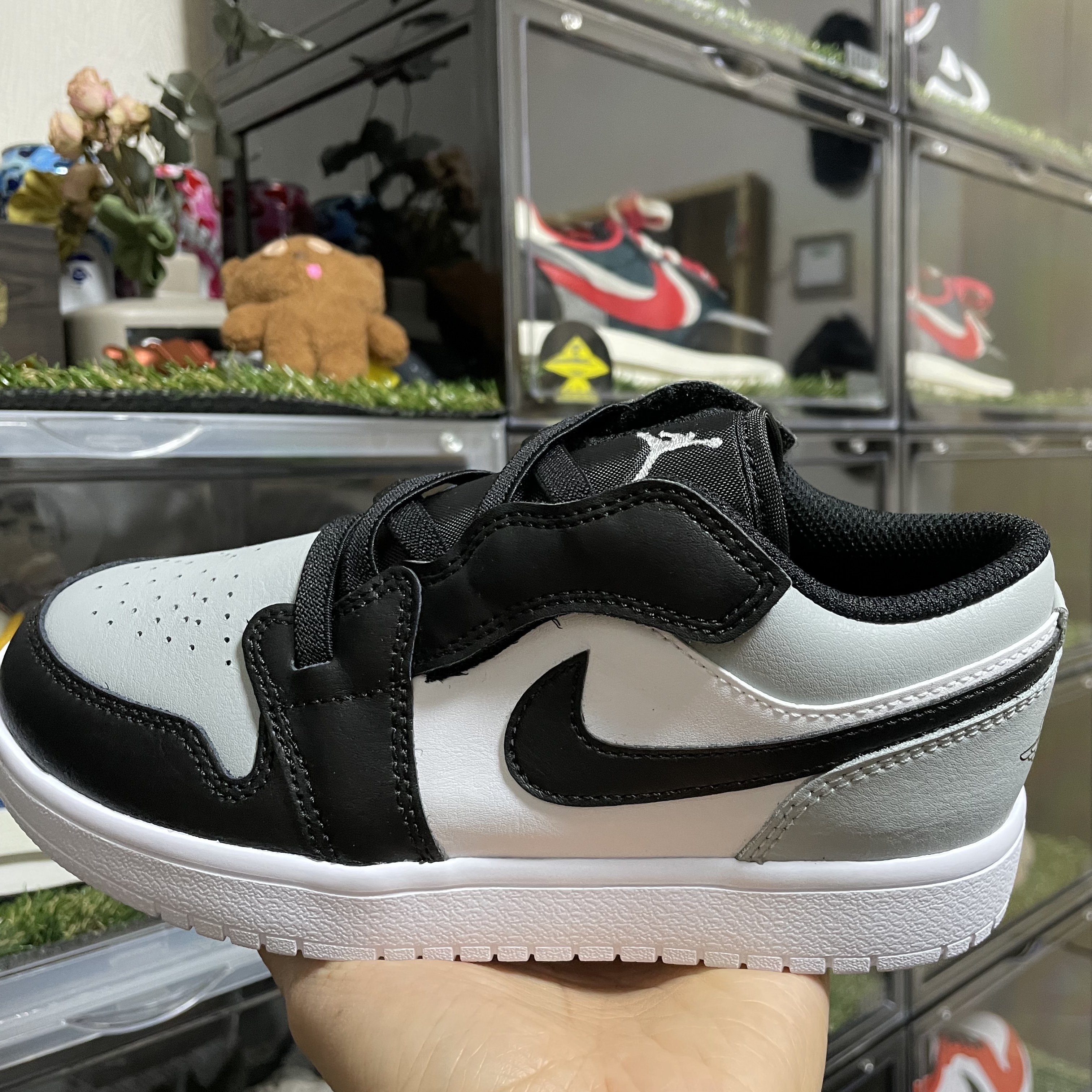 (PS) Jordan 1 Low Alt Light Smoke Grey Black, Helinox Table O Blackout Edition 착용 스타일 - 3