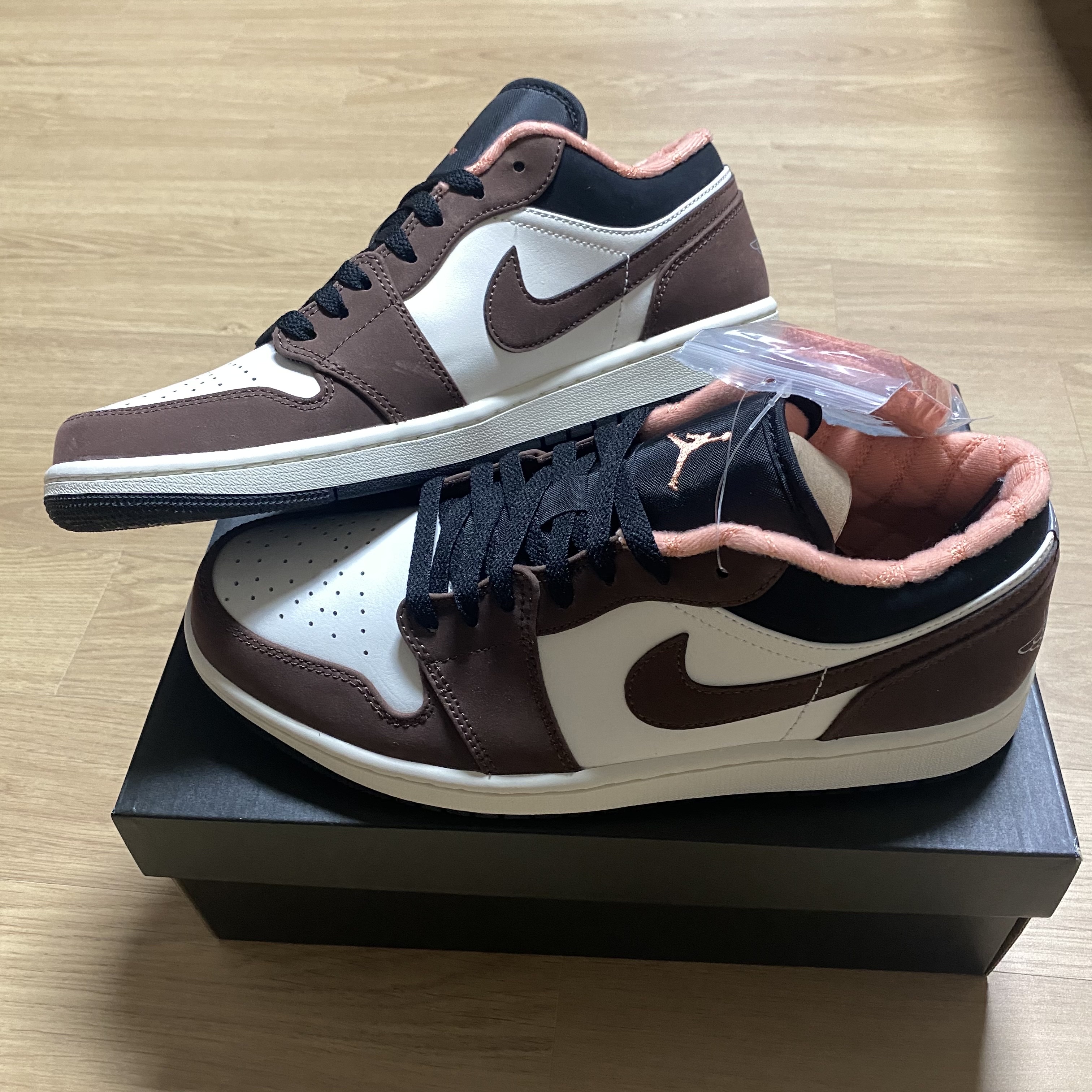 Jordan 1 Low SE Chocolate Bliss 착용 스타일 - 2