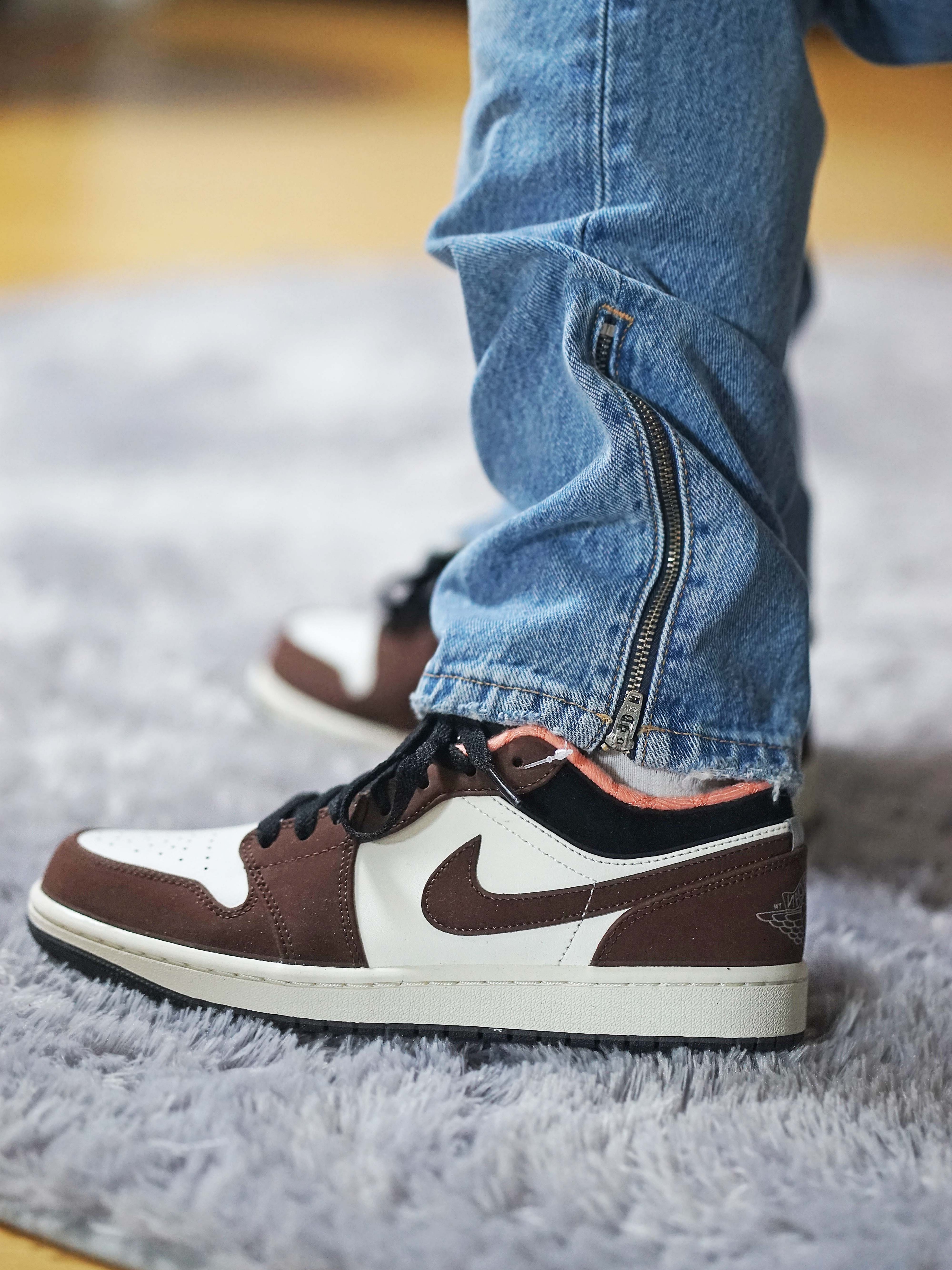 Jordan 1 Low SE Chocolate Bliss 착용 스타일 - 1