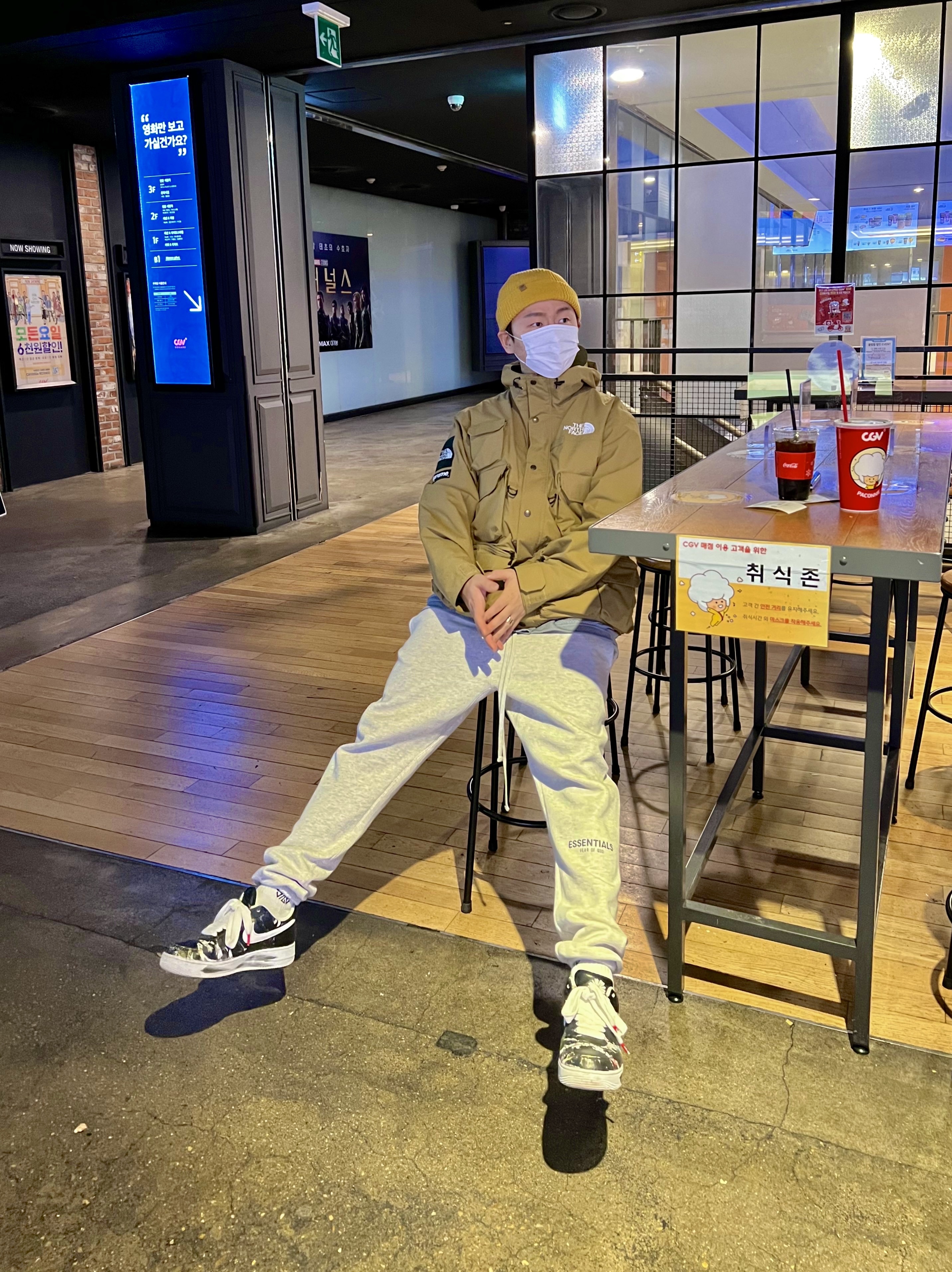 Supreme x The North Face Cargo Jacket Gold - 20SS, Nike x Peaceminusone Air Force 1 Low Para-Noise 착용 스타일