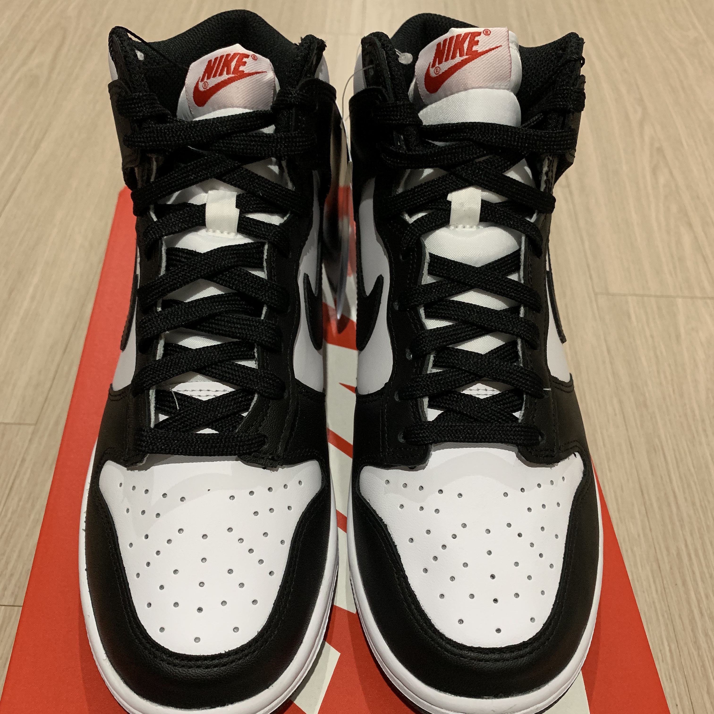 (W) Nike Dunk High Black and White 착용 스타일 - 2
