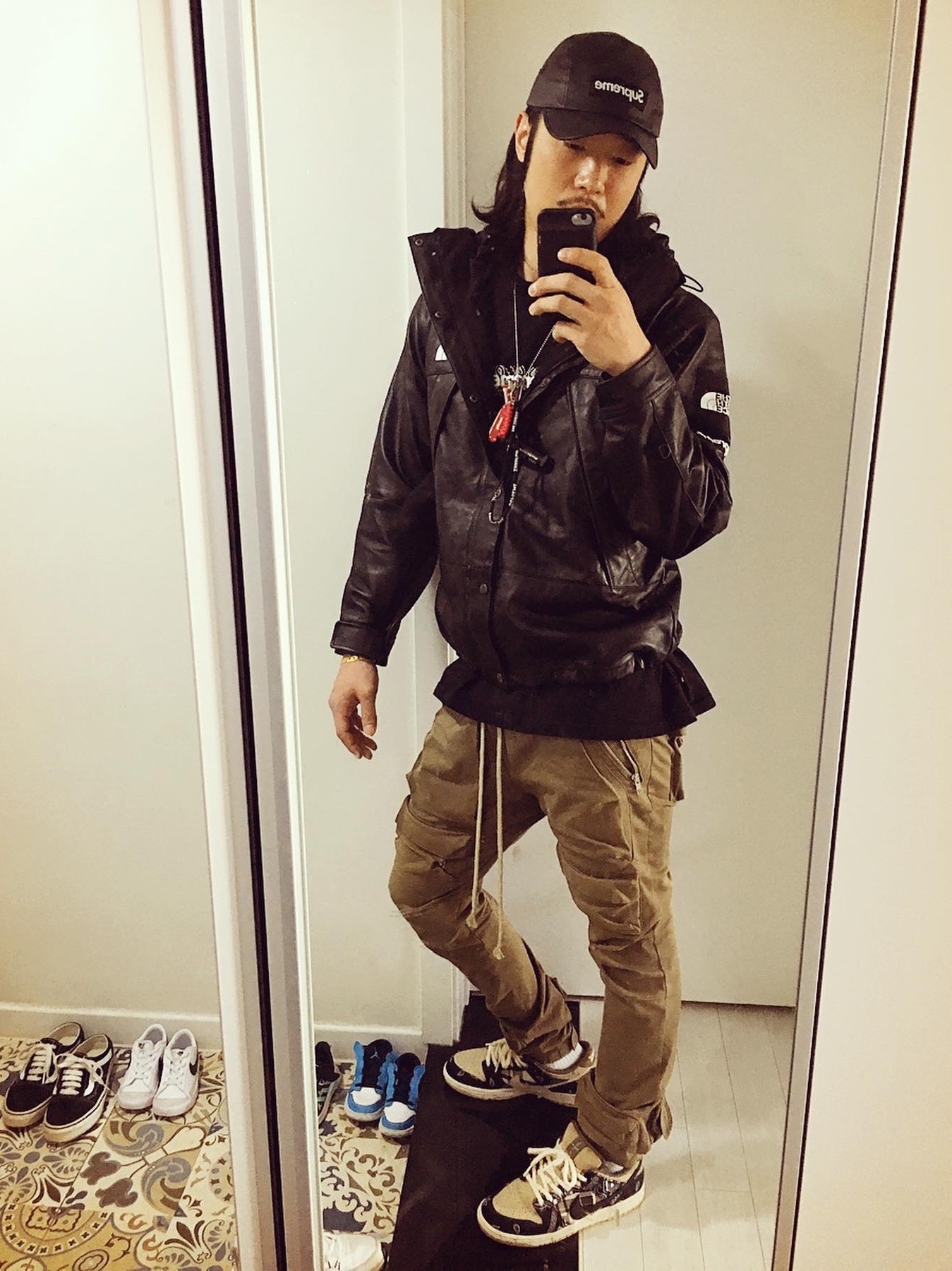 Supreme x The North Face Leather Mountain Parka Black - 18FW, Nike x Travis Scott SB Dunk Low 착용 스타일 - 1