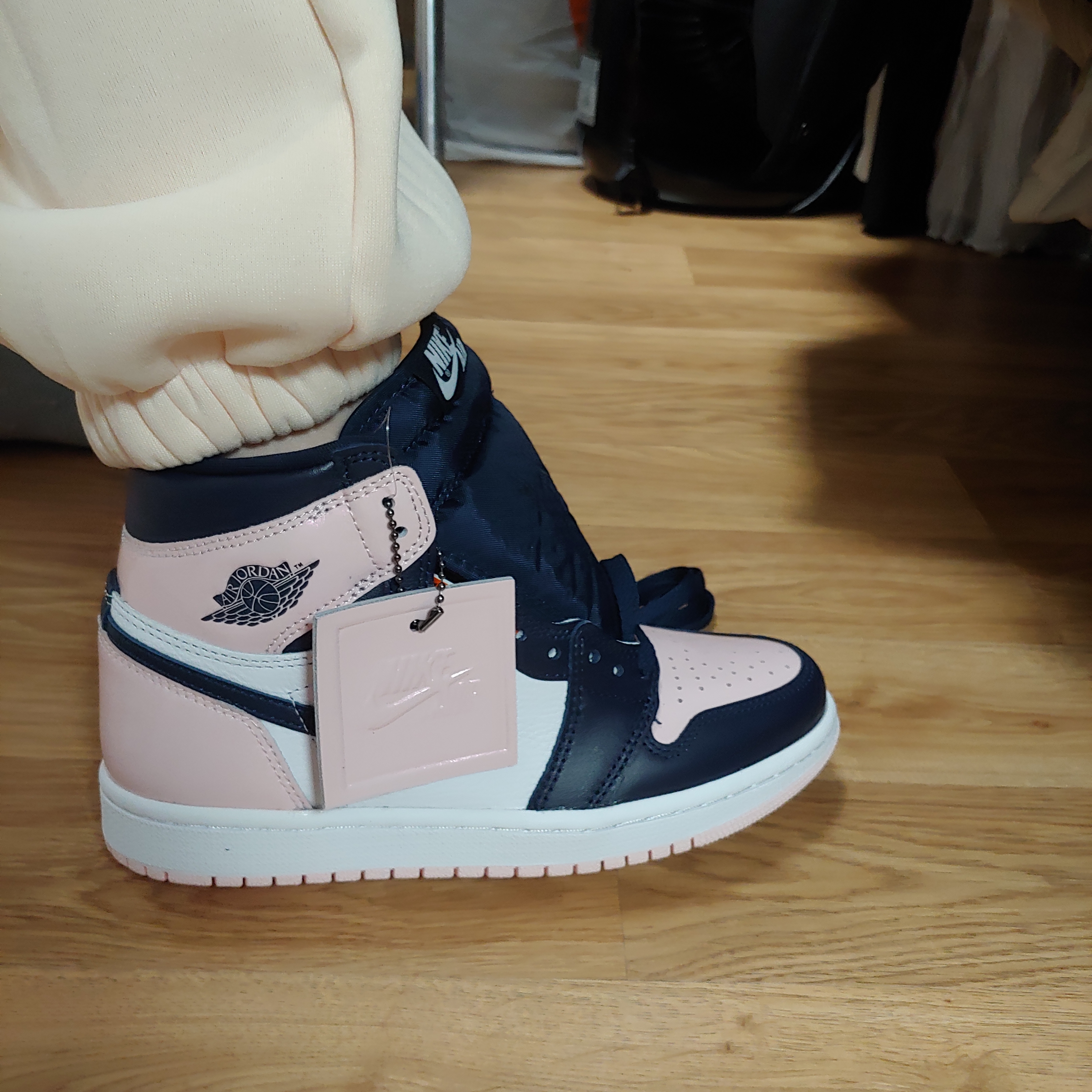 (W) Jordan 1 Retro High OG Atmosphere 착용 스타일 - 1