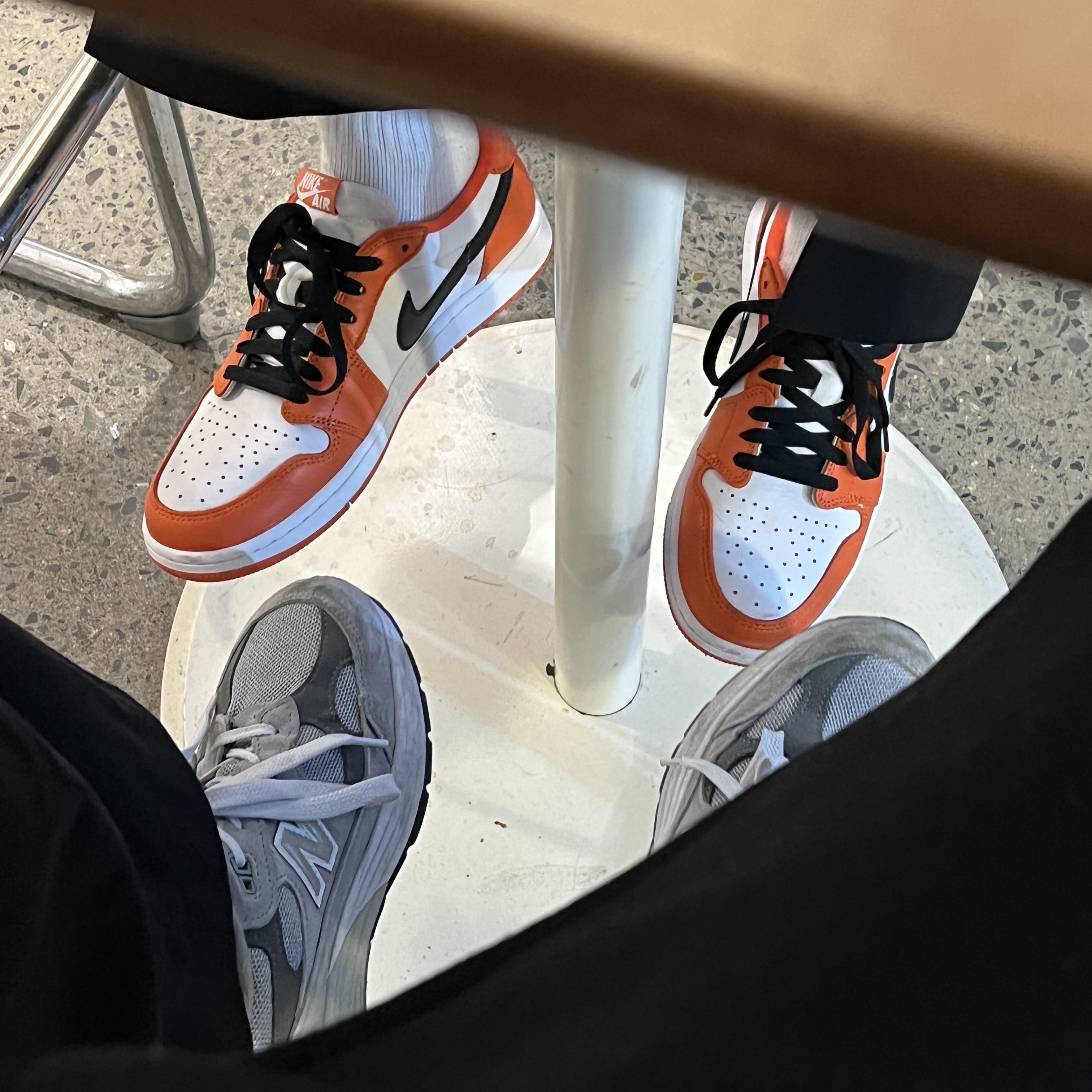 Jordan 1 Low OG Starfish, New Balance 992 Made in USA Grey - D Standard 착용 스타일