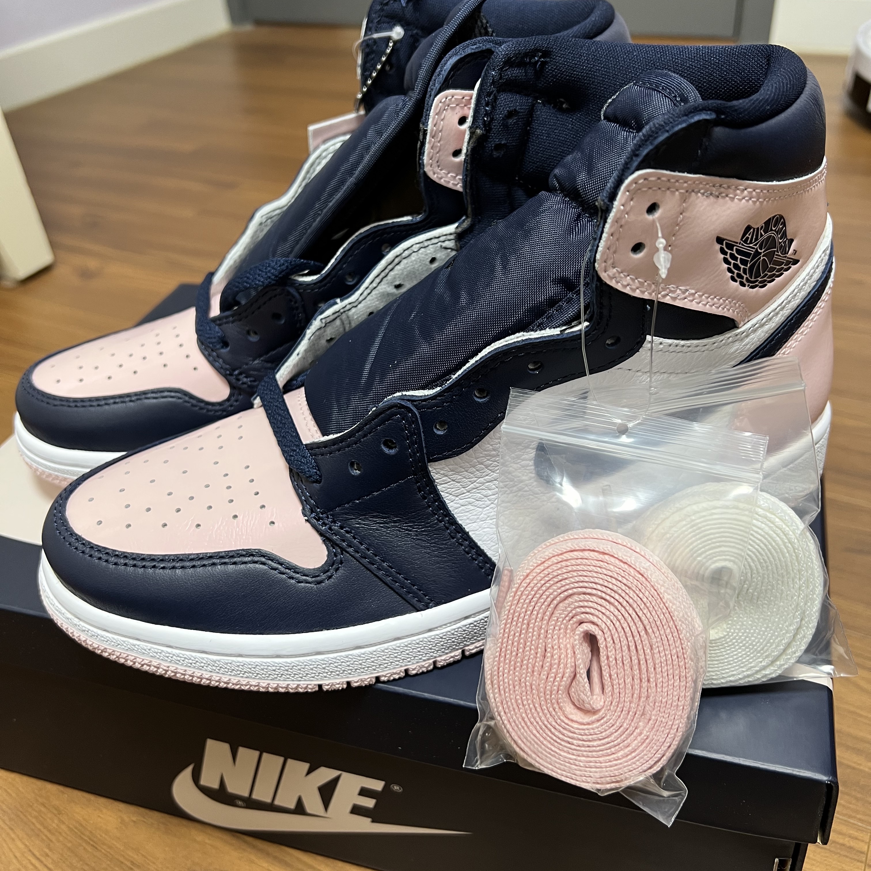 (W) Jordan 1 Retro High OG Atmosphere 착용 스타일 - 1