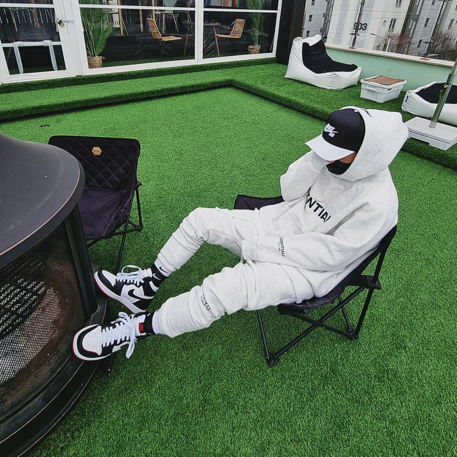 Essentials Sweatpants Oatmeal/Oatmeal Heather/Light Heather Oatmeal 2020, Essentials 3D Silicon Applique Pullover Hoodie Heather Oatmeal/Dark Heather Oatmeal - 20FW 착용 스타일